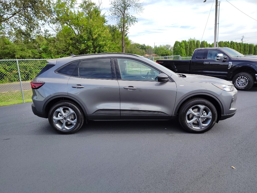 2026 Ford Escape ST-Line photo 4