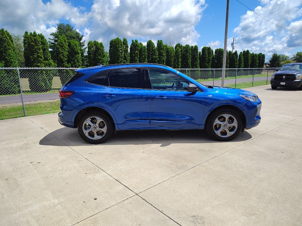 2023 Ford Escape ST-Line photo 4