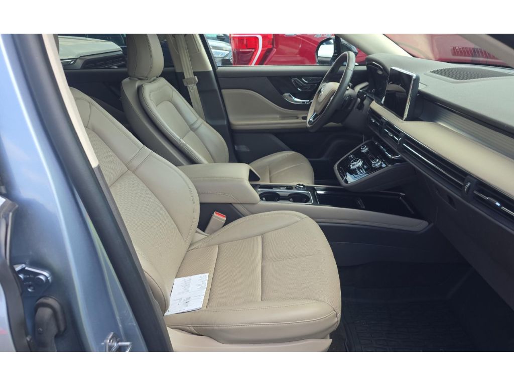 2022 Lincoln Corsair Standard photo 3