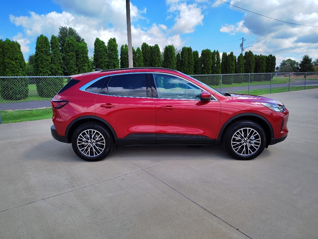 2025 Ford Escape Plug-In Hybrid photo 3