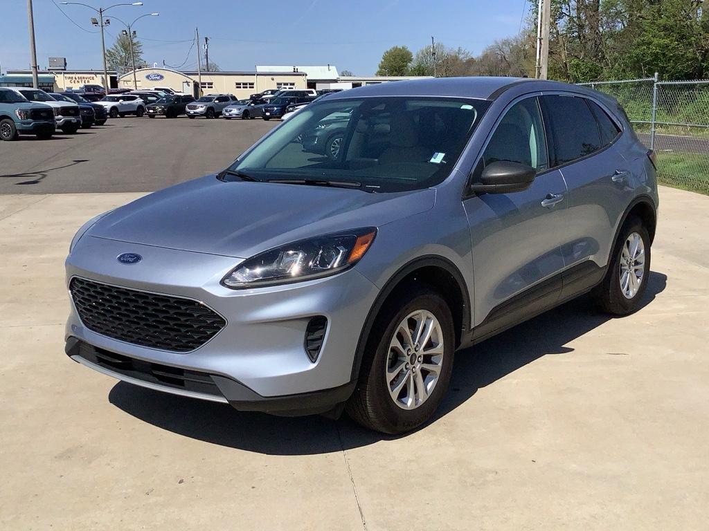 2022 Ford Escape SE photo 2