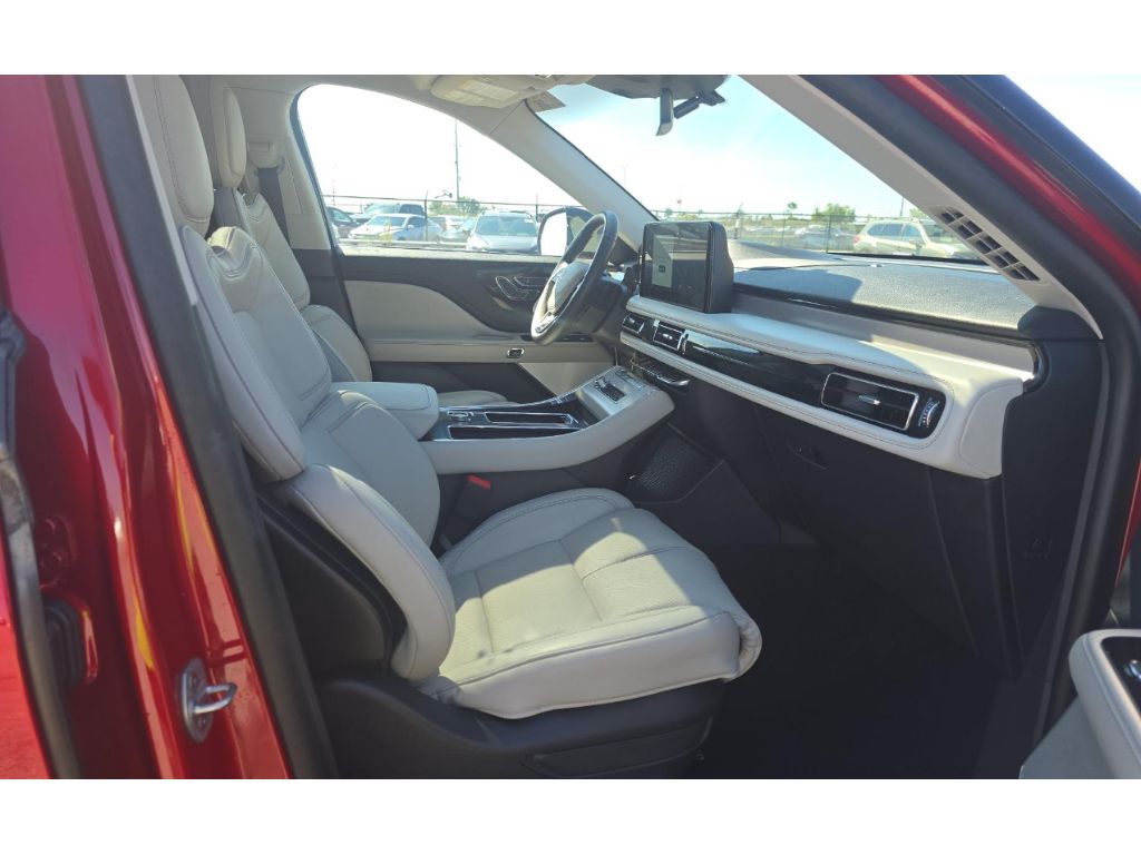 2025 Lincoln Aviator Reserve photo 4