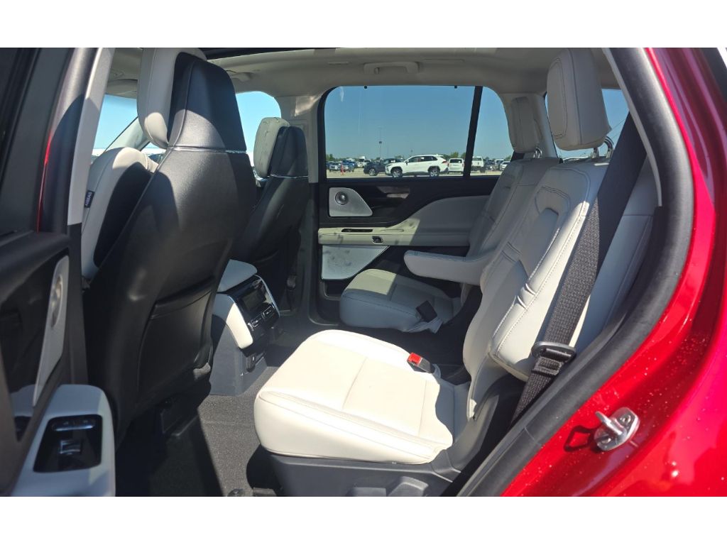 2025 Lincoln Aviator Reserve photo 3