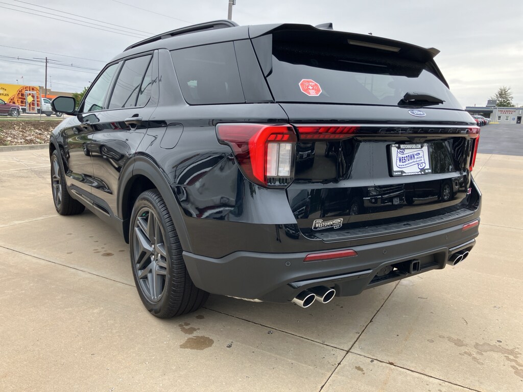 2025 Ford Explorer ST photo 2