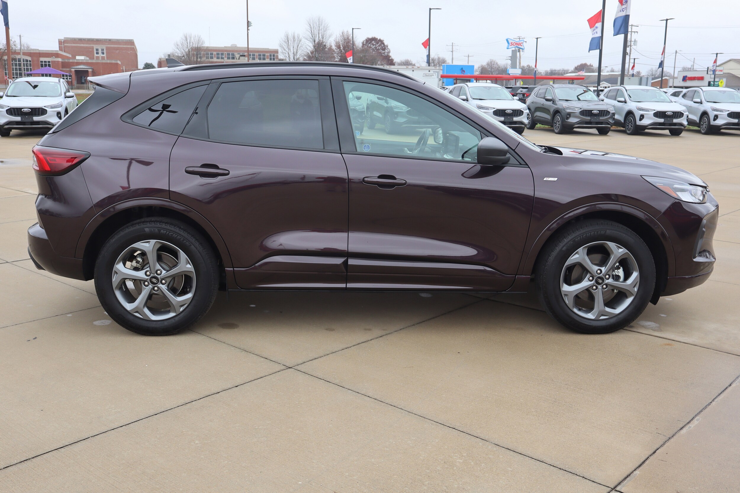 2023 Ford Escape ST-Line photo 4