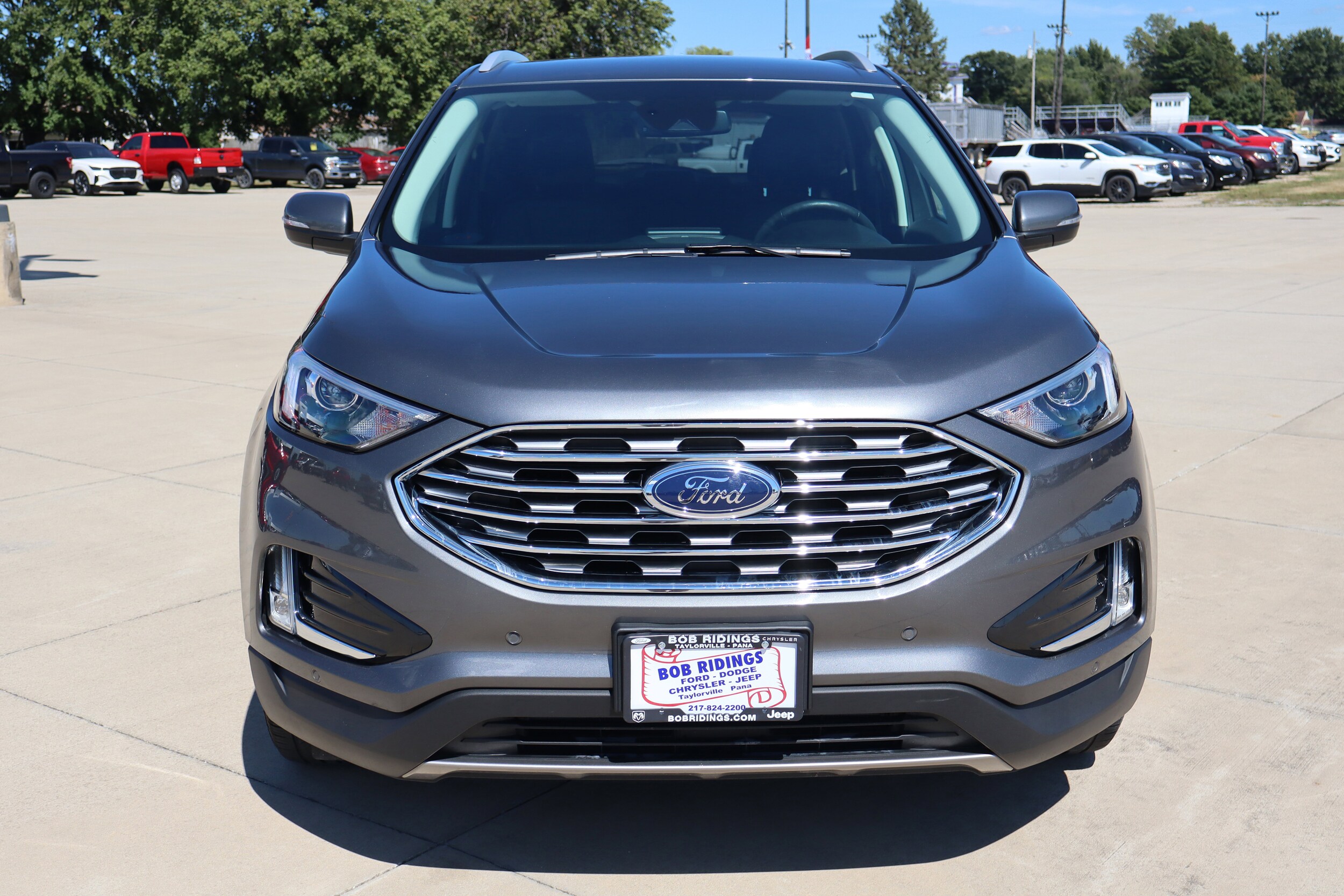 2022 Ford Edge Titanium photo 2