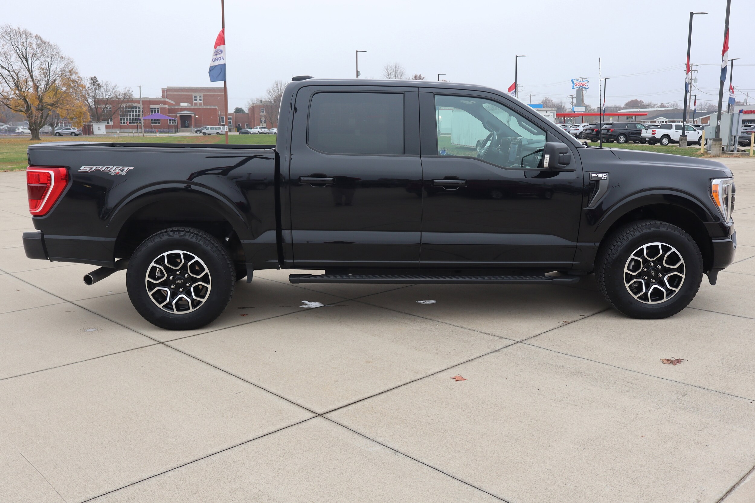 2023 Ford F-150 XLT photo 4