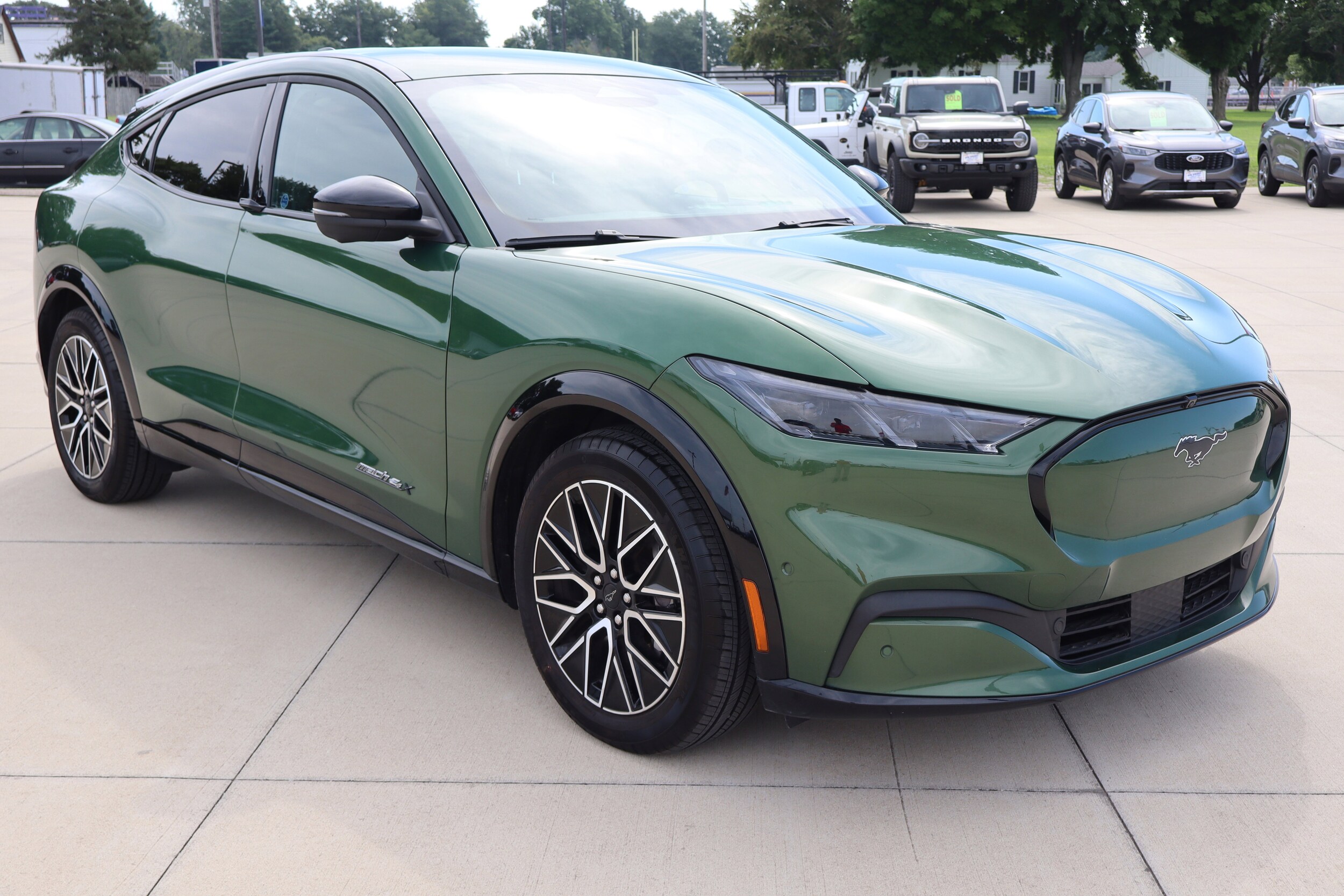 2024 Ford Mustang Mach-E Premium photo 3
