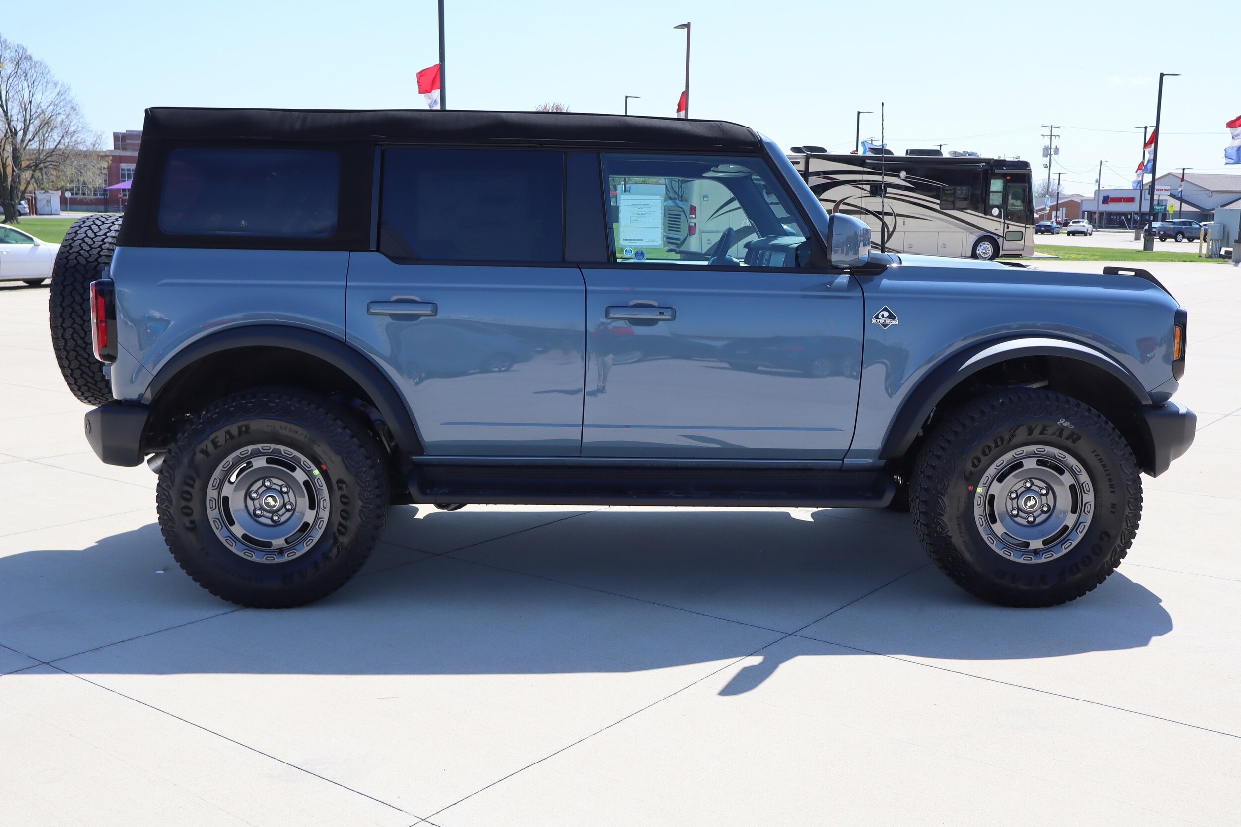 2025 Ford Bronco Outer Banks photo 4