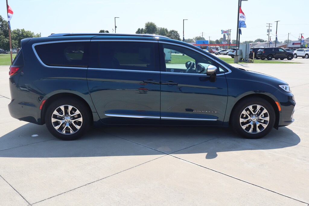 Used 2025 Chrysler Pacifica Plug-In Hybrid Hybrid Pinnacle Van Passenger Van
