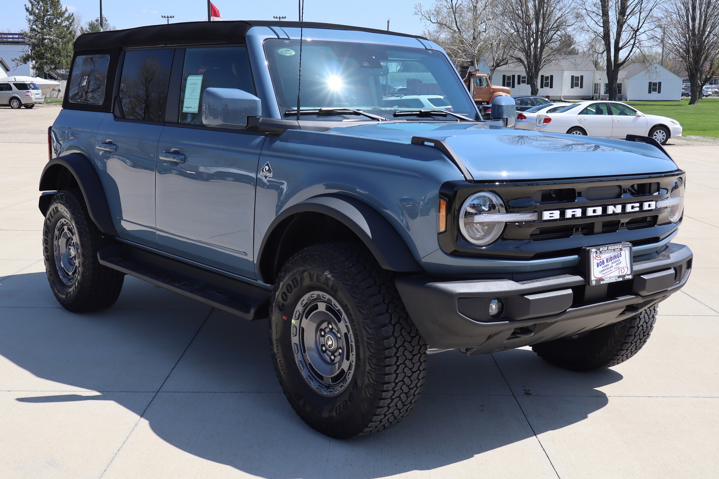 2025 Ford Bronco Outer Banks photo 3