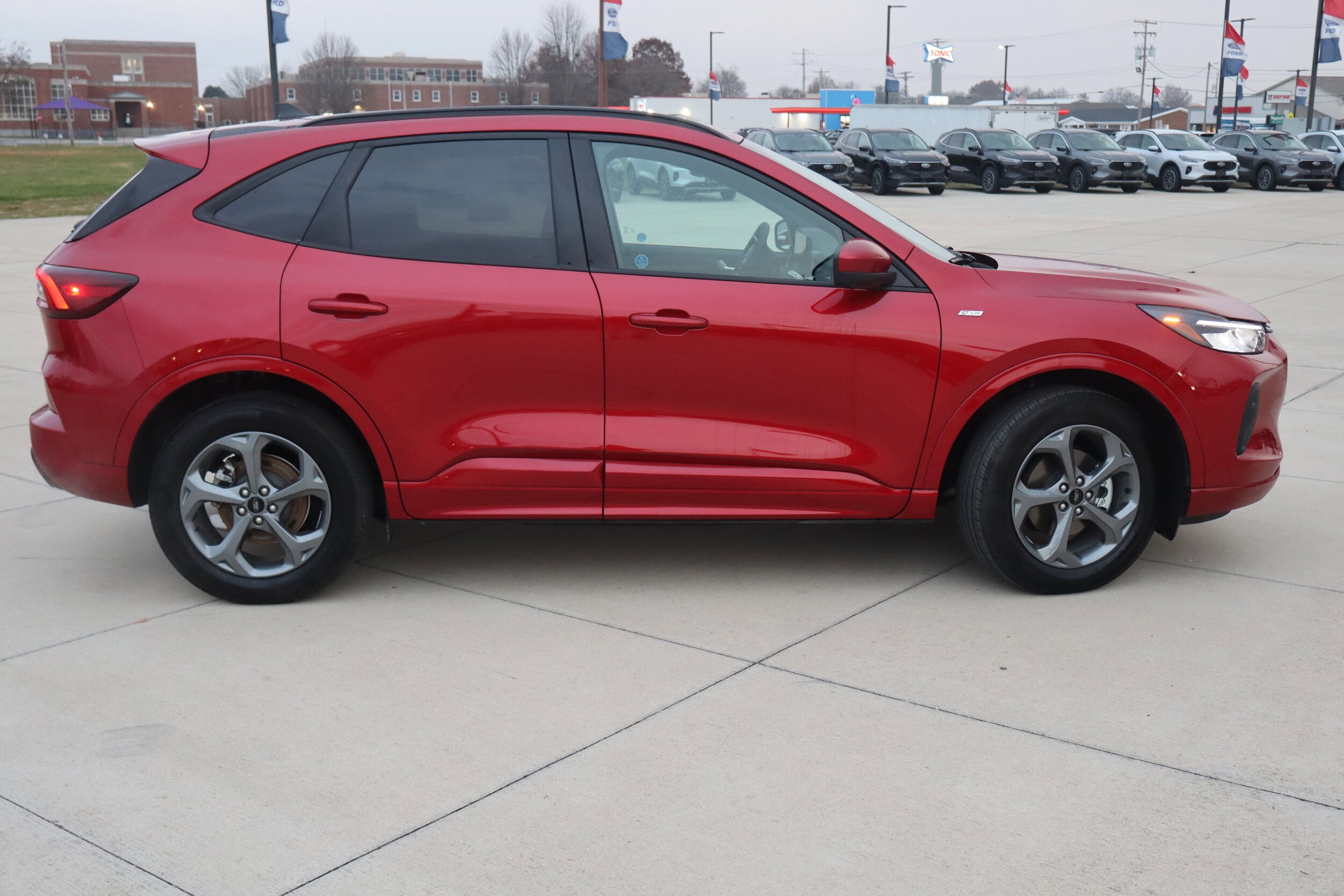 2023 Ford Escape ST-Line Select photo 4