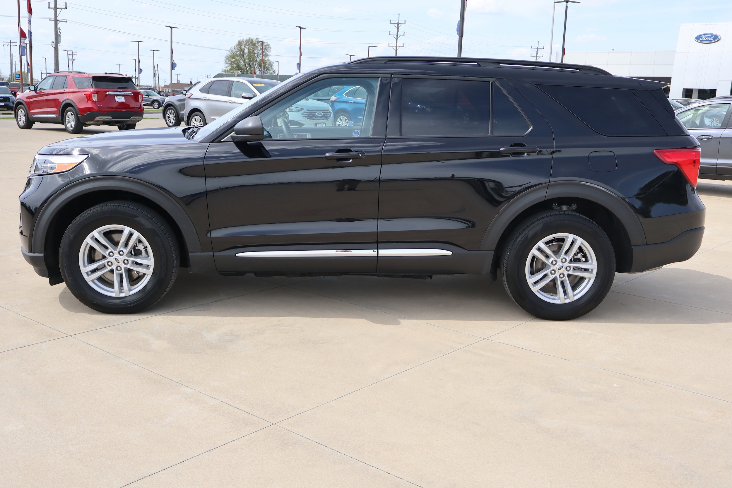 2023 Ford Explorer XLT - Photo 9