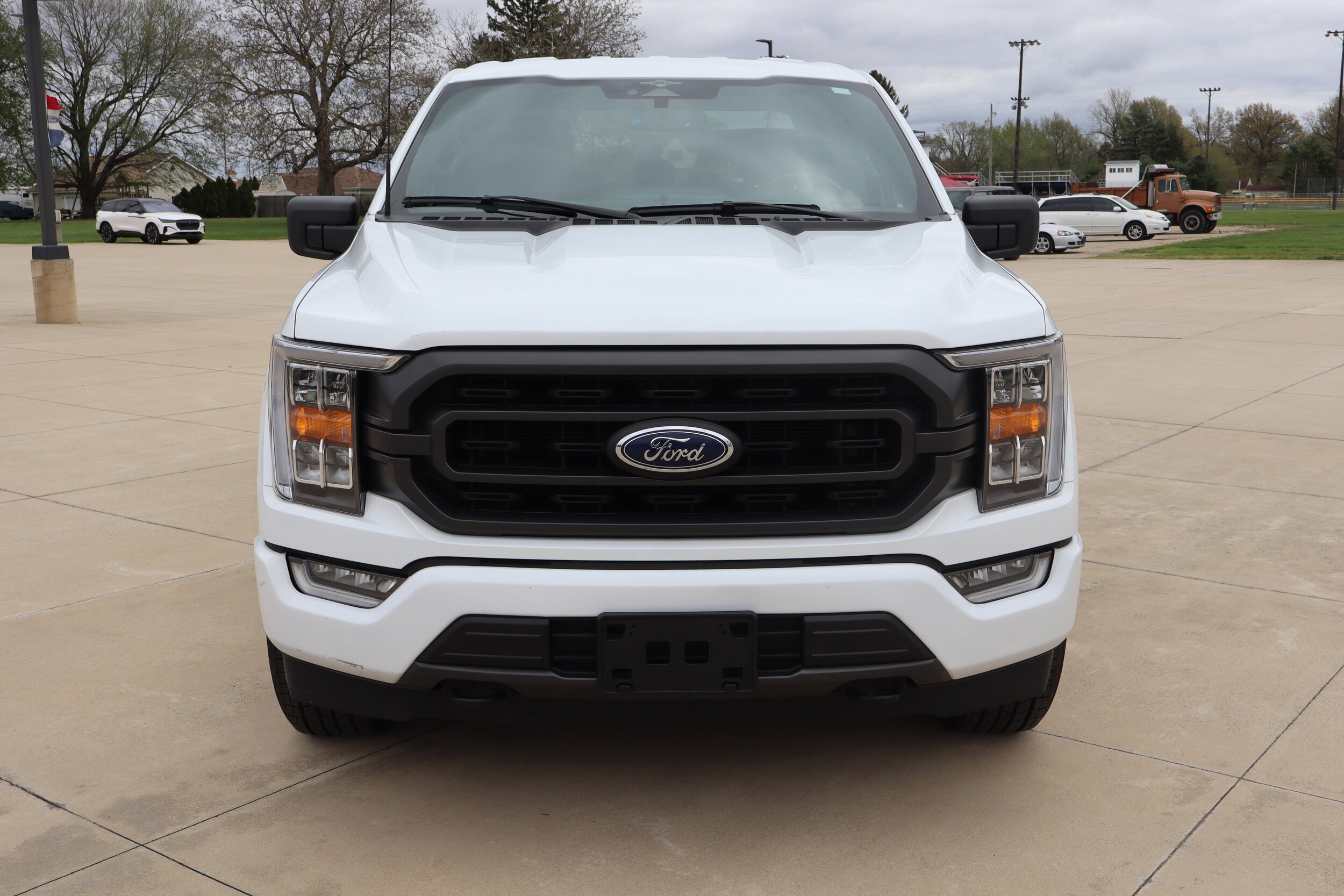 2023 Ford F-150 XLT photo 2