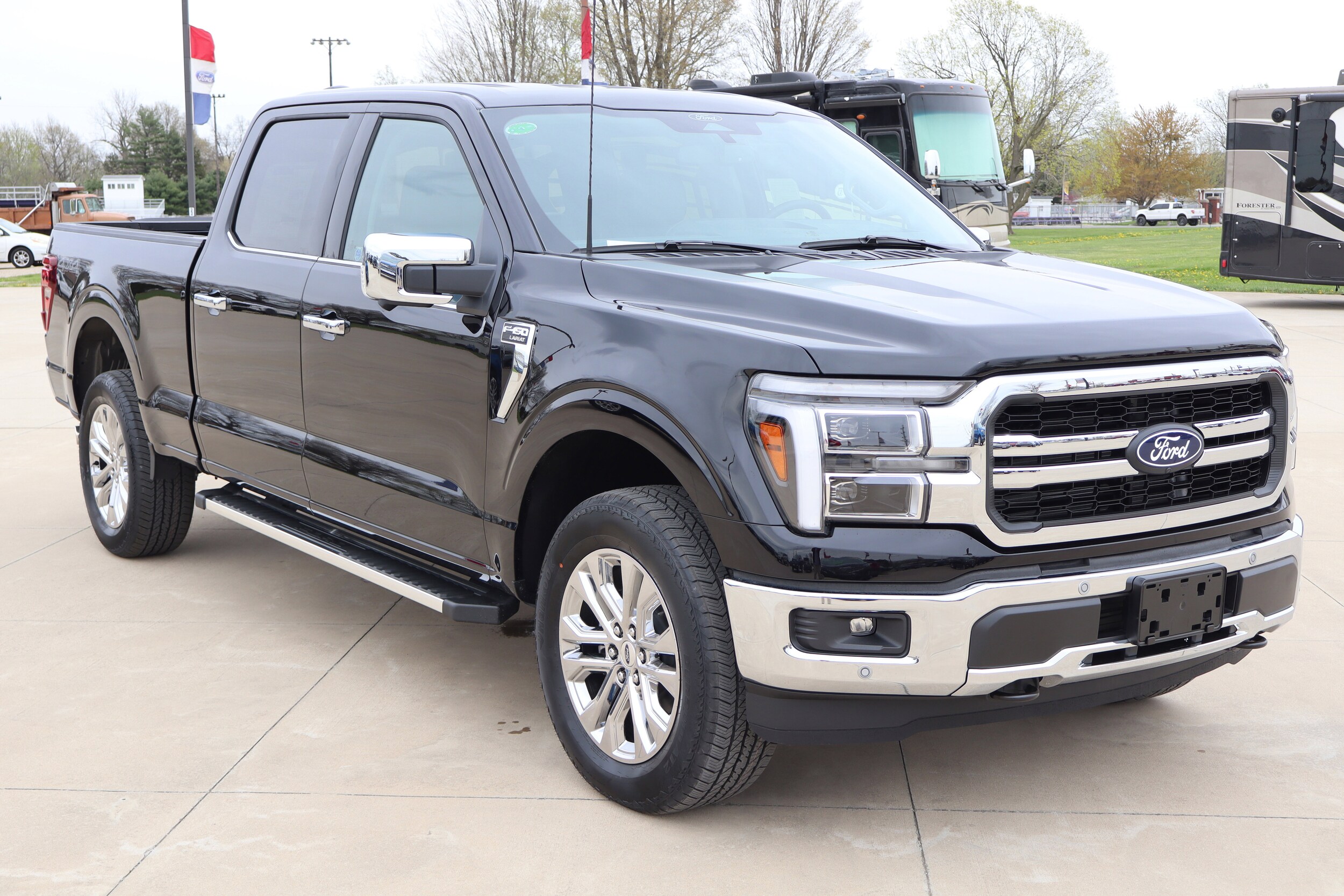 2025 Ford F-150 Lariat photo 3