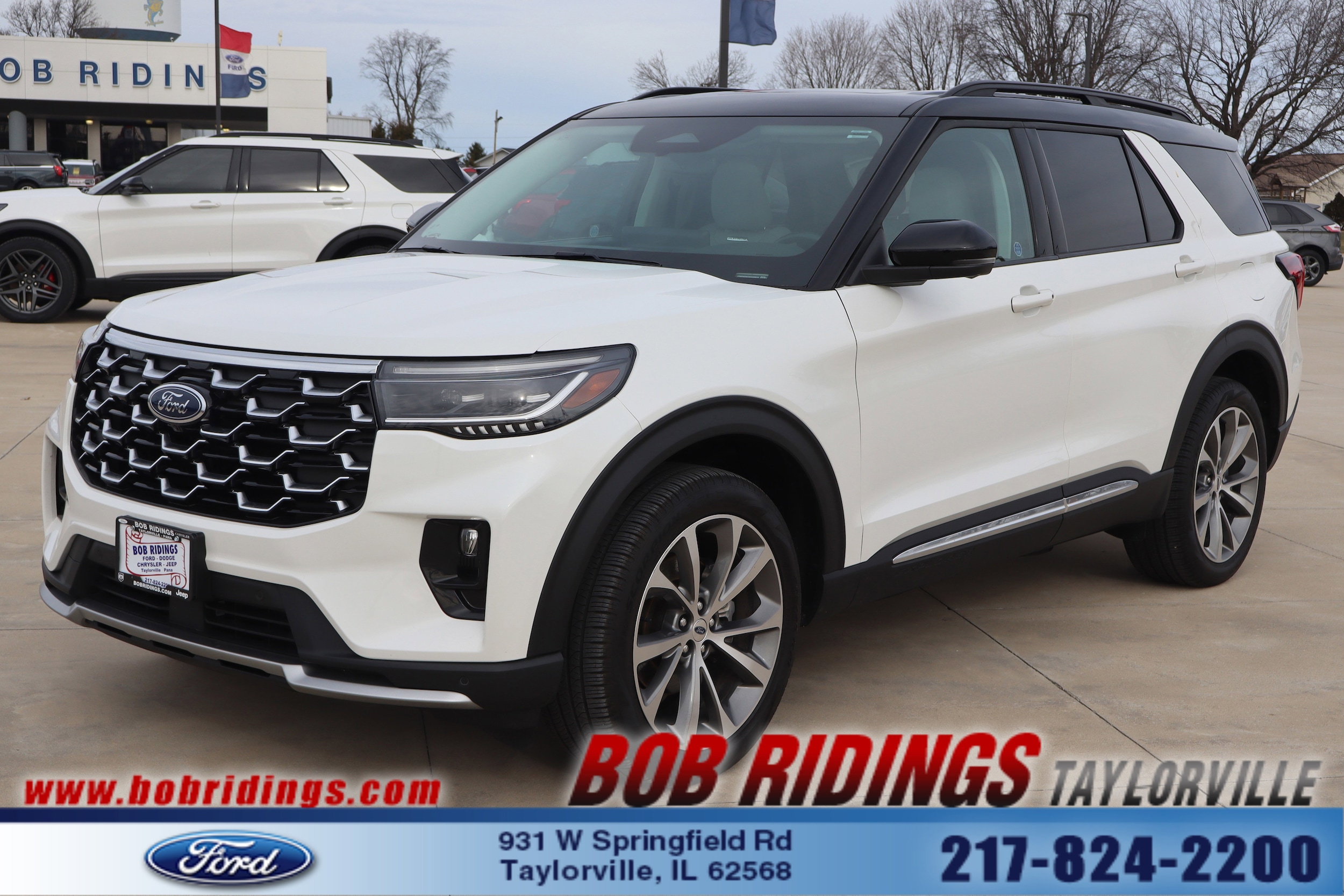 2025 Ford Explorer Platinum's photo