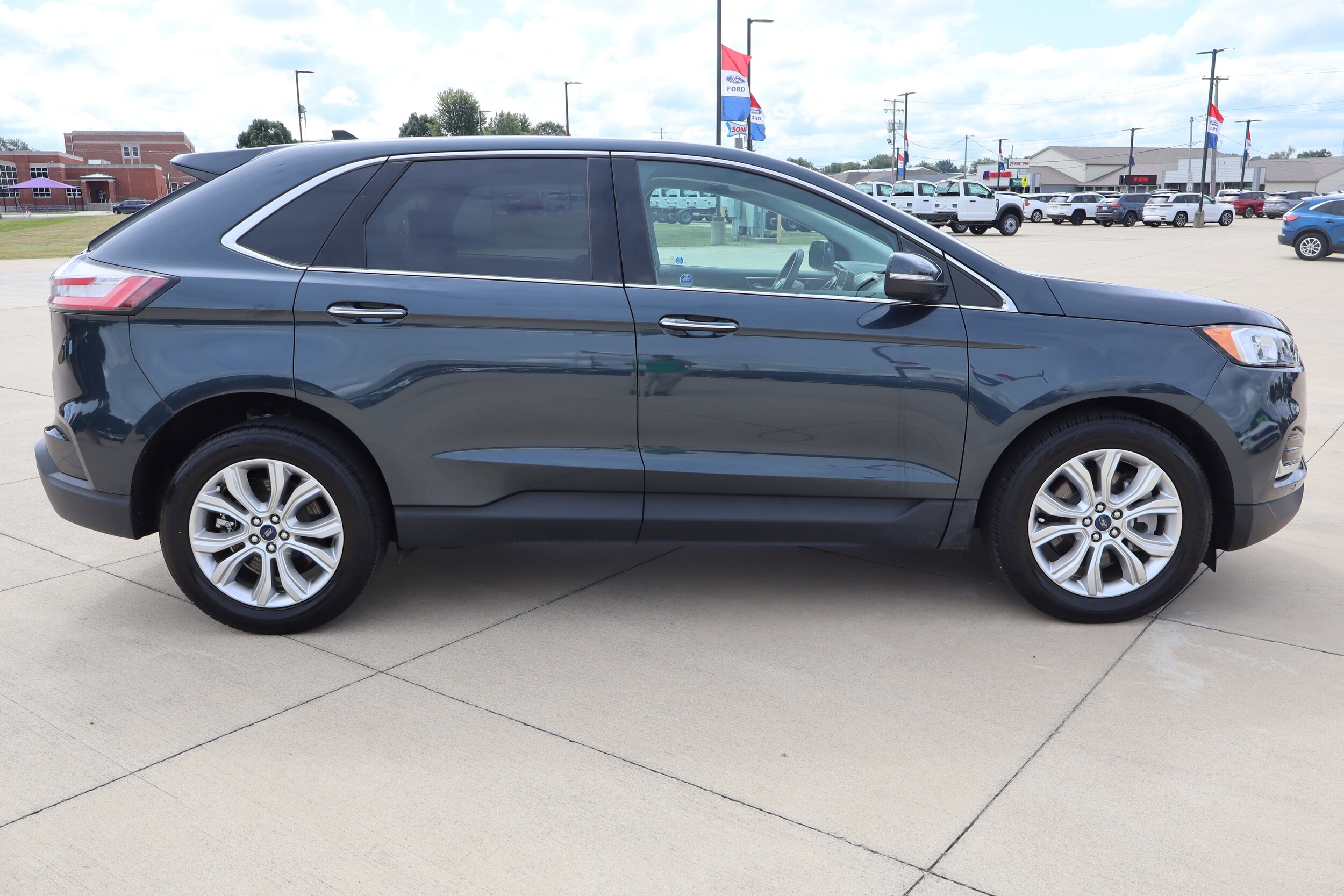 2022 Ford Edge Titanium photo 4