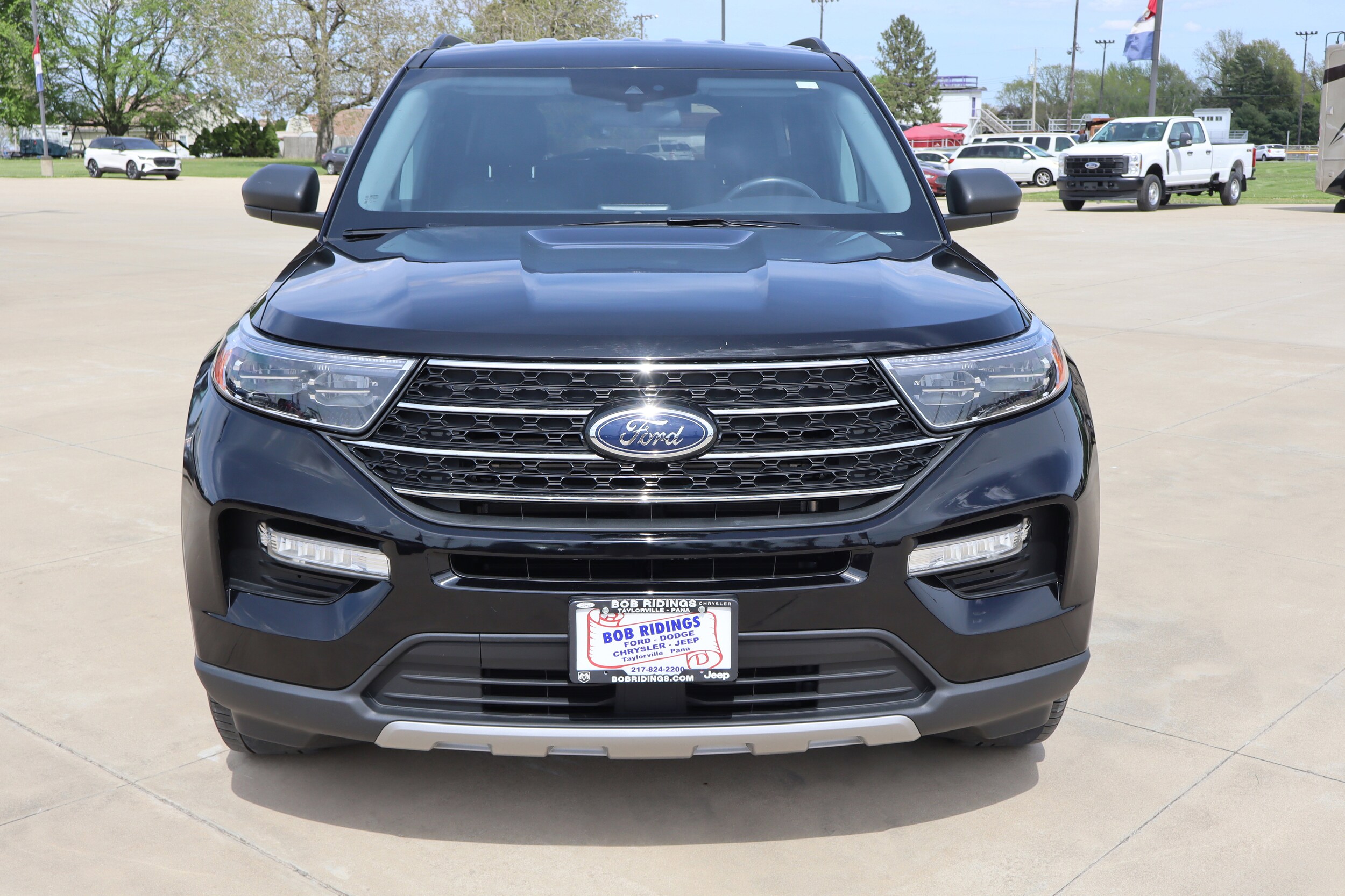 2023 Ford Explorer XLT photo 2