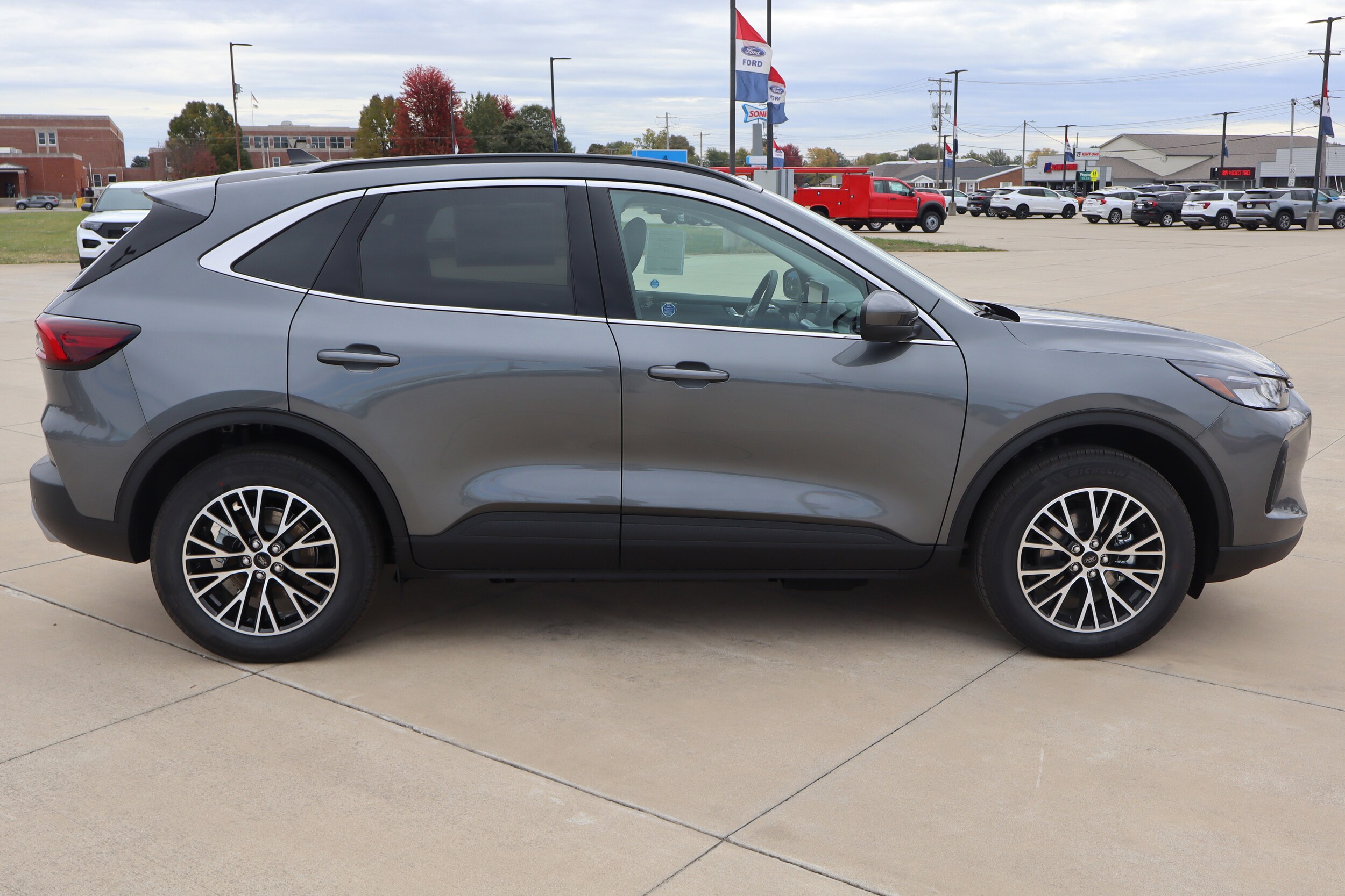 2025 Ford Escape photo 3