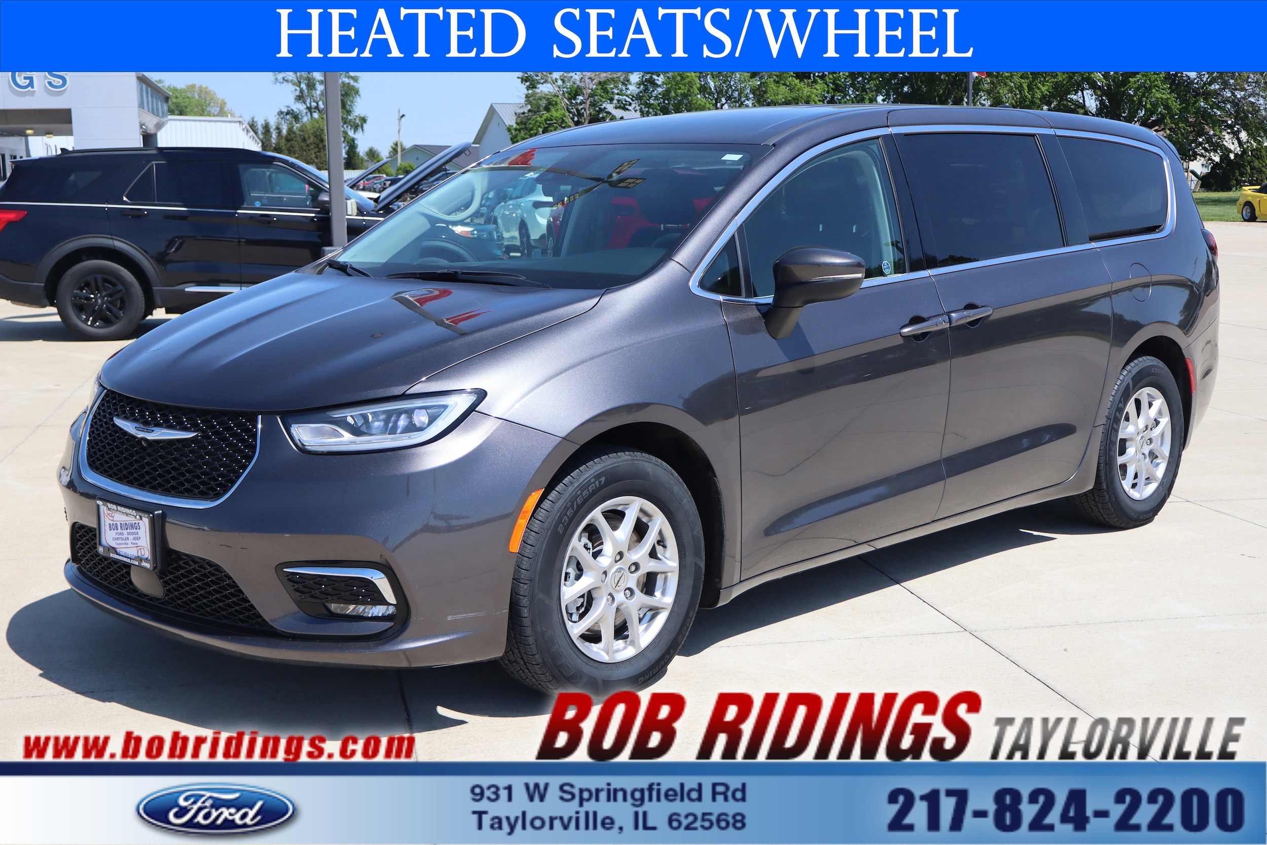 2023 Chrysler Pacifica Touring L's photo