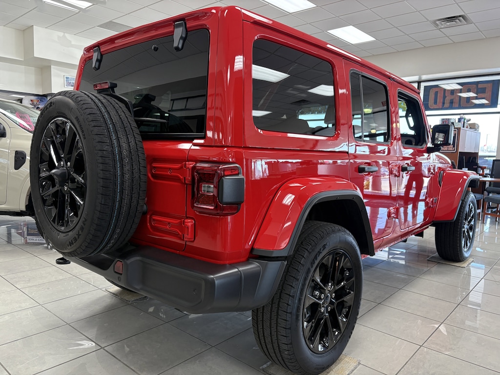 Used 2025 Jeep Wrangler 4xe Sahara SUV
