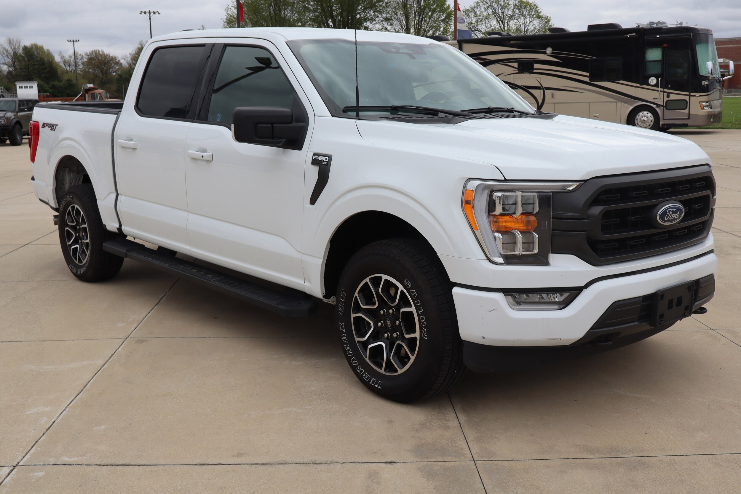 2023 Ford F-150 XLT photo 3