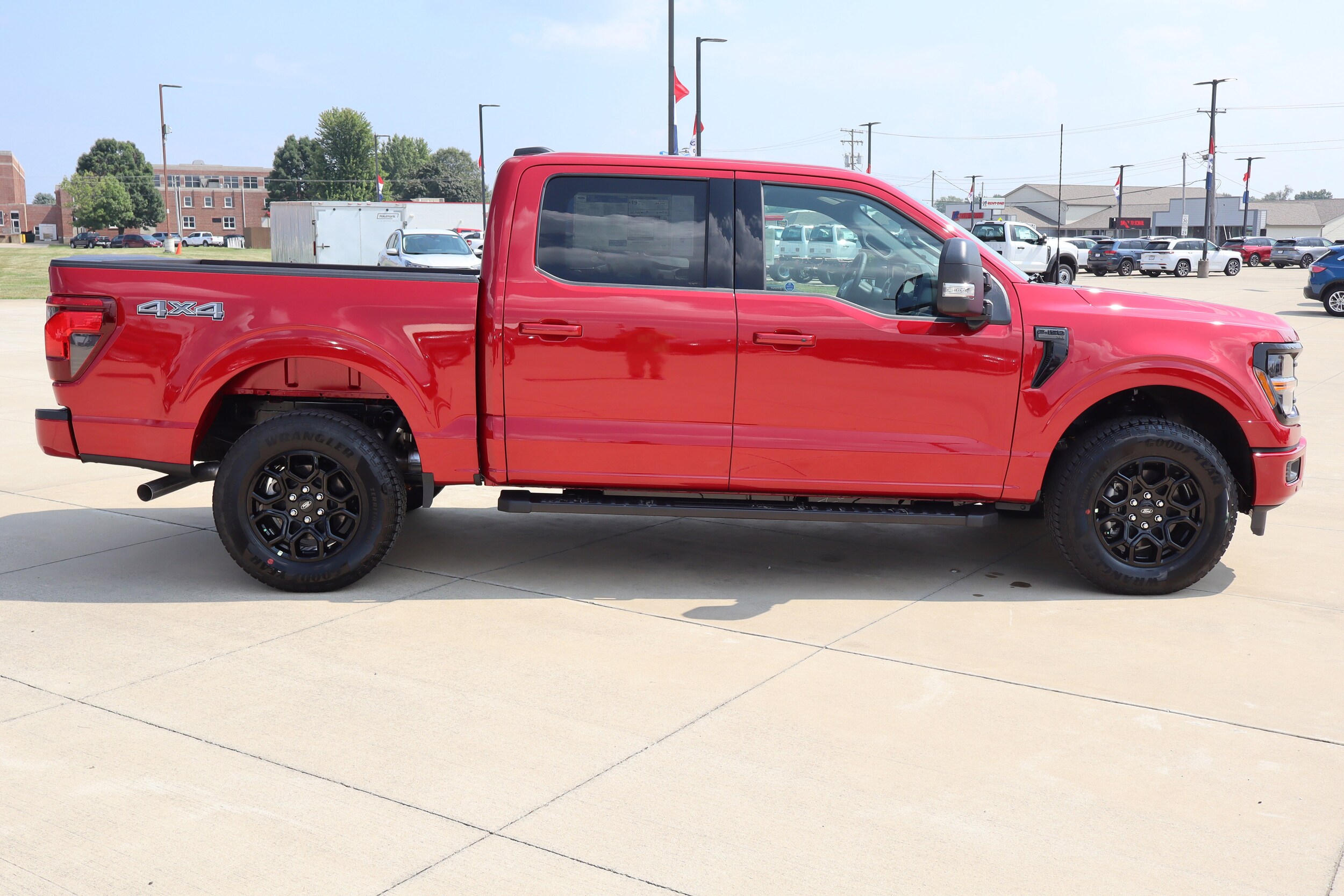 2025 Ford F-150 XLT photo 2
