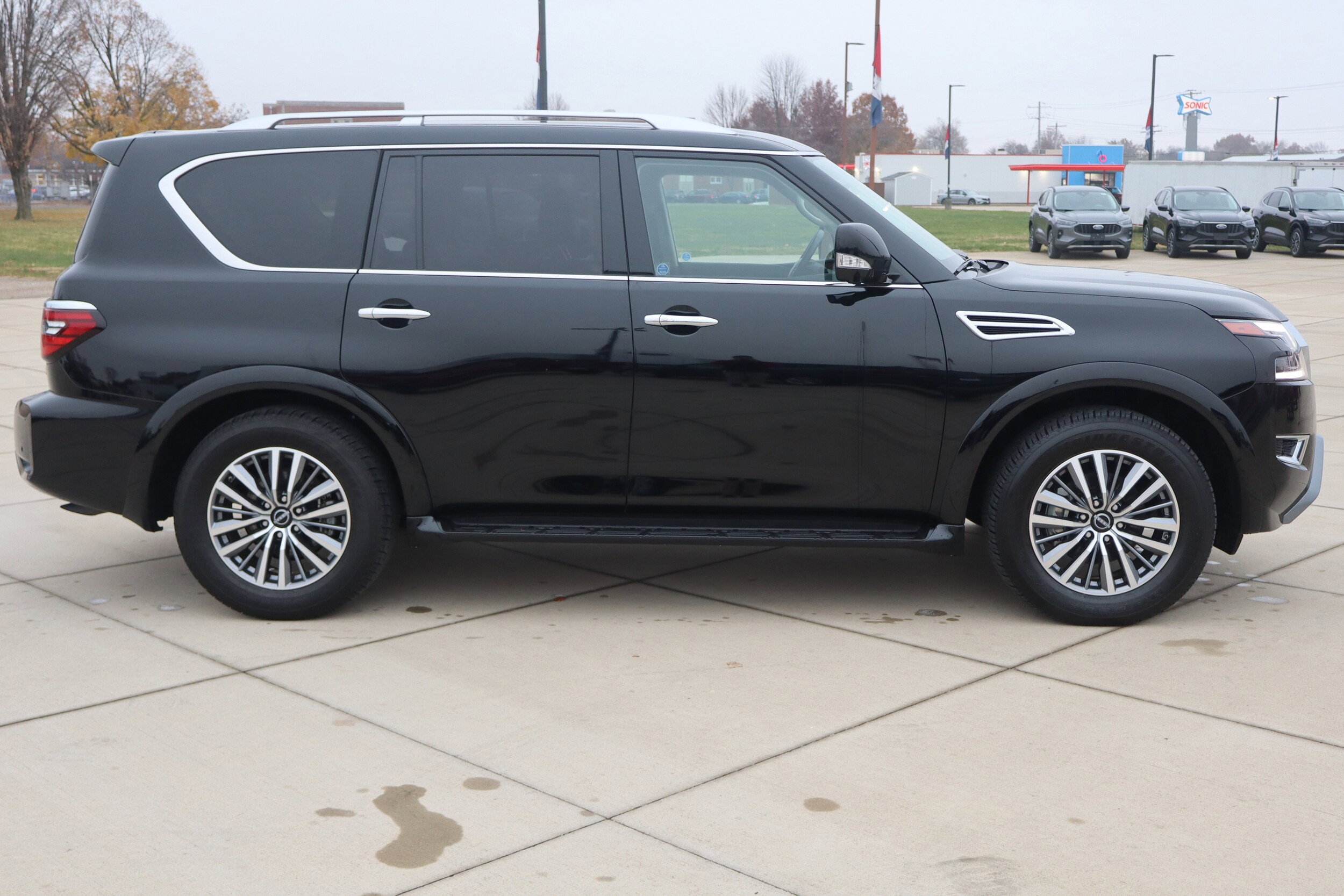 2024 Nissan Armada SL photo 4