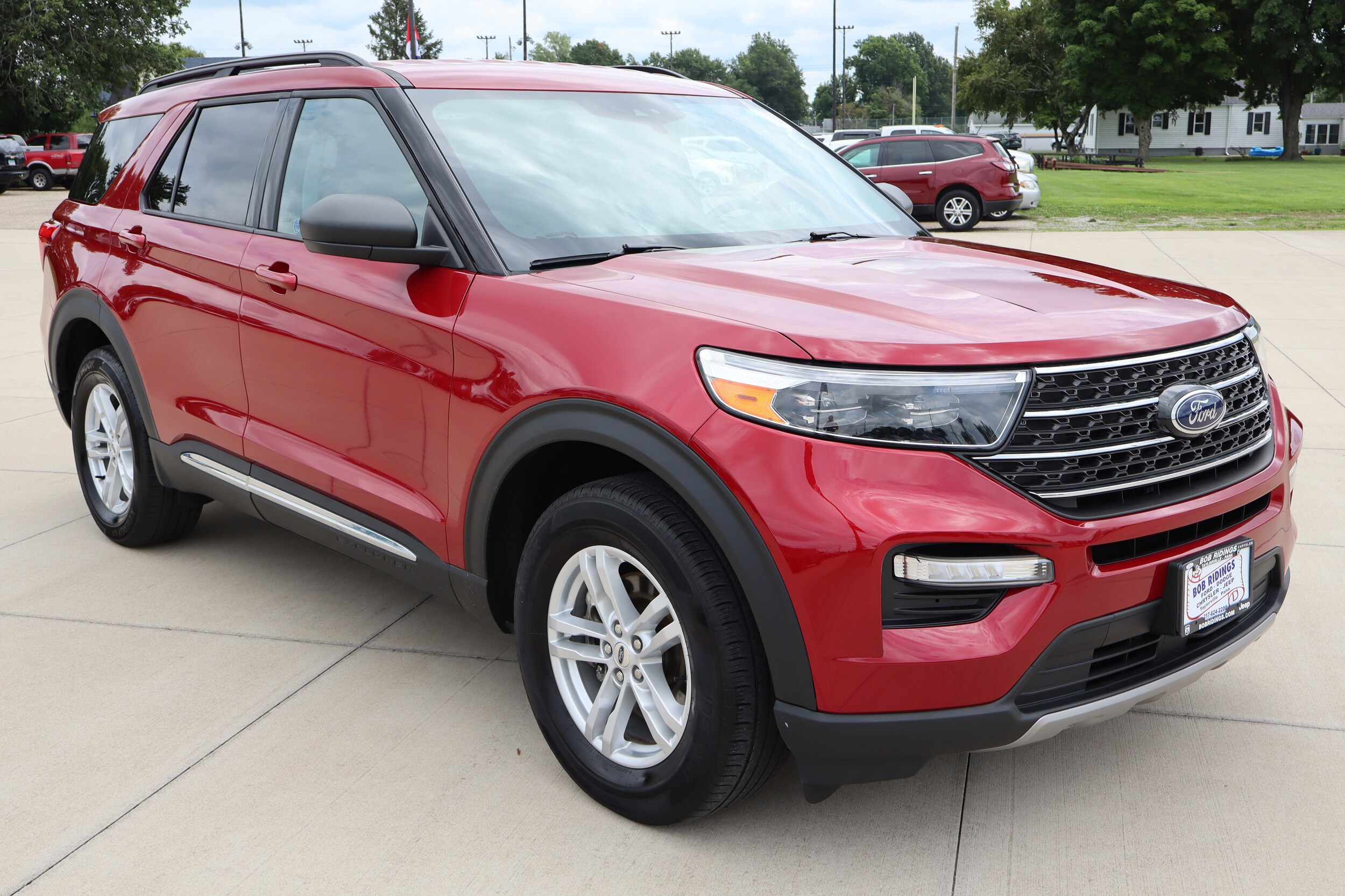 2023 Ford Explorer XLT photo 2