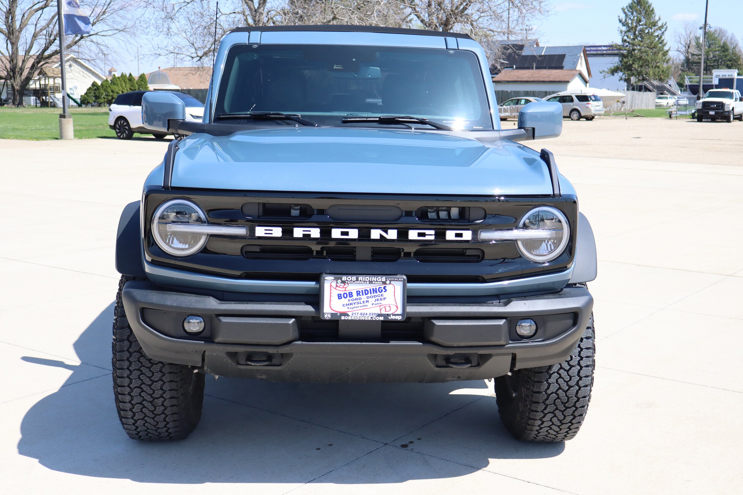 2025 Ford Bronco Outer Banks photo 2