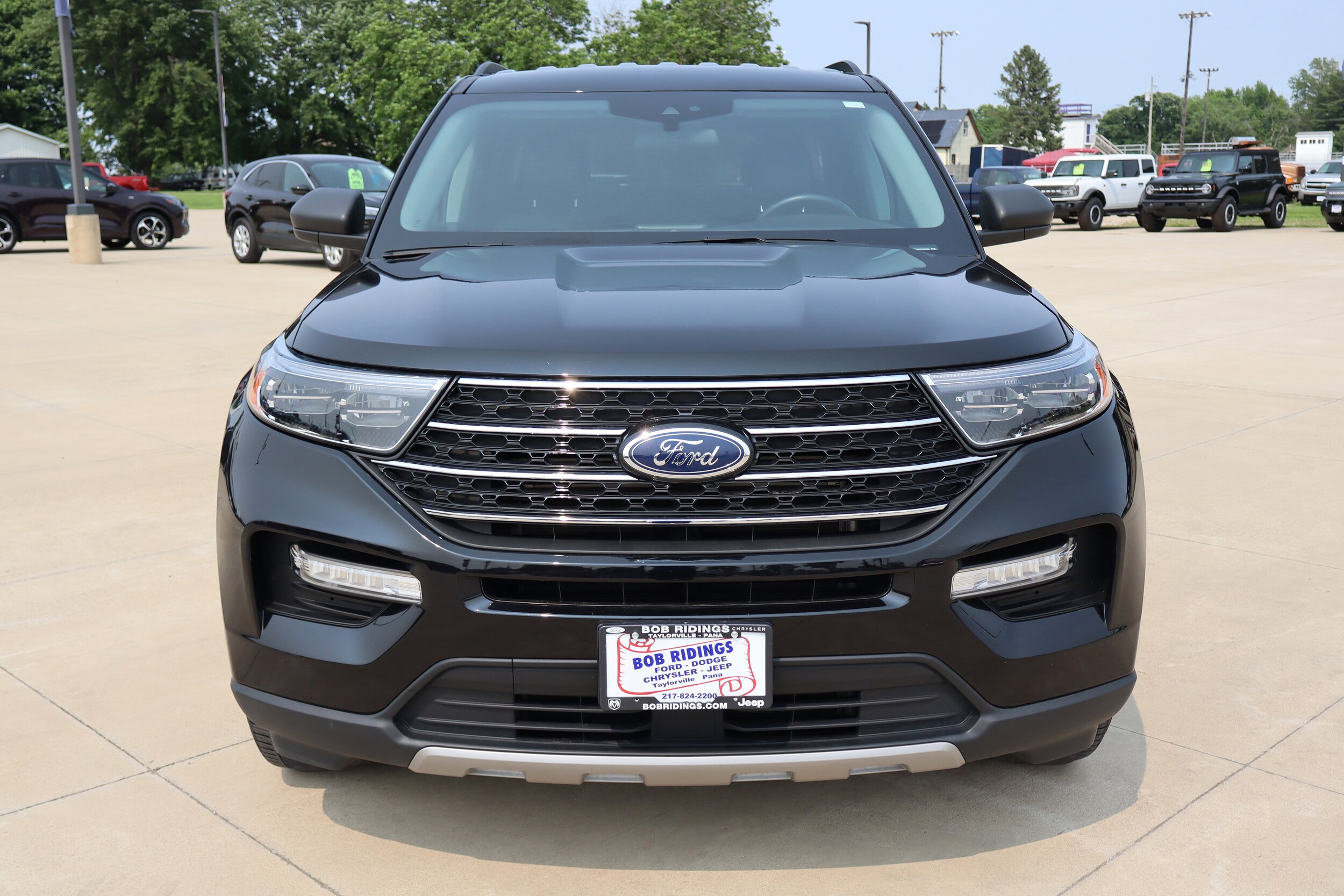 2023 Ford Explorer XLT photo 2