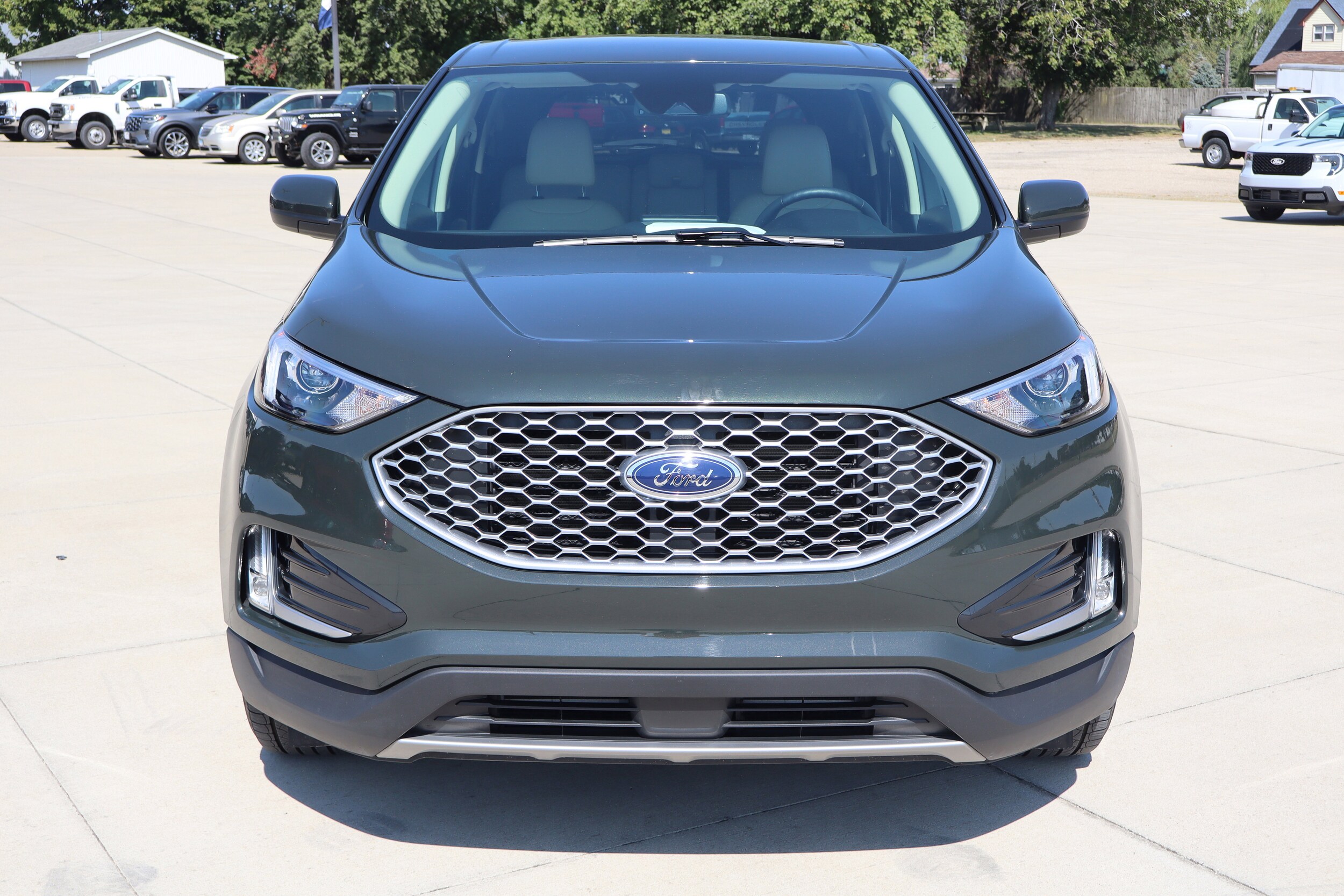 2024 Ford Edge SEL photo 2
