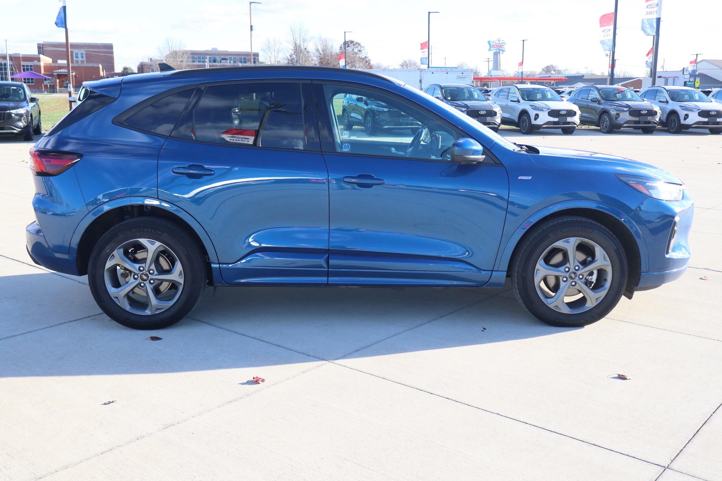 2023 Ford Escape ST-Line Select photo 3