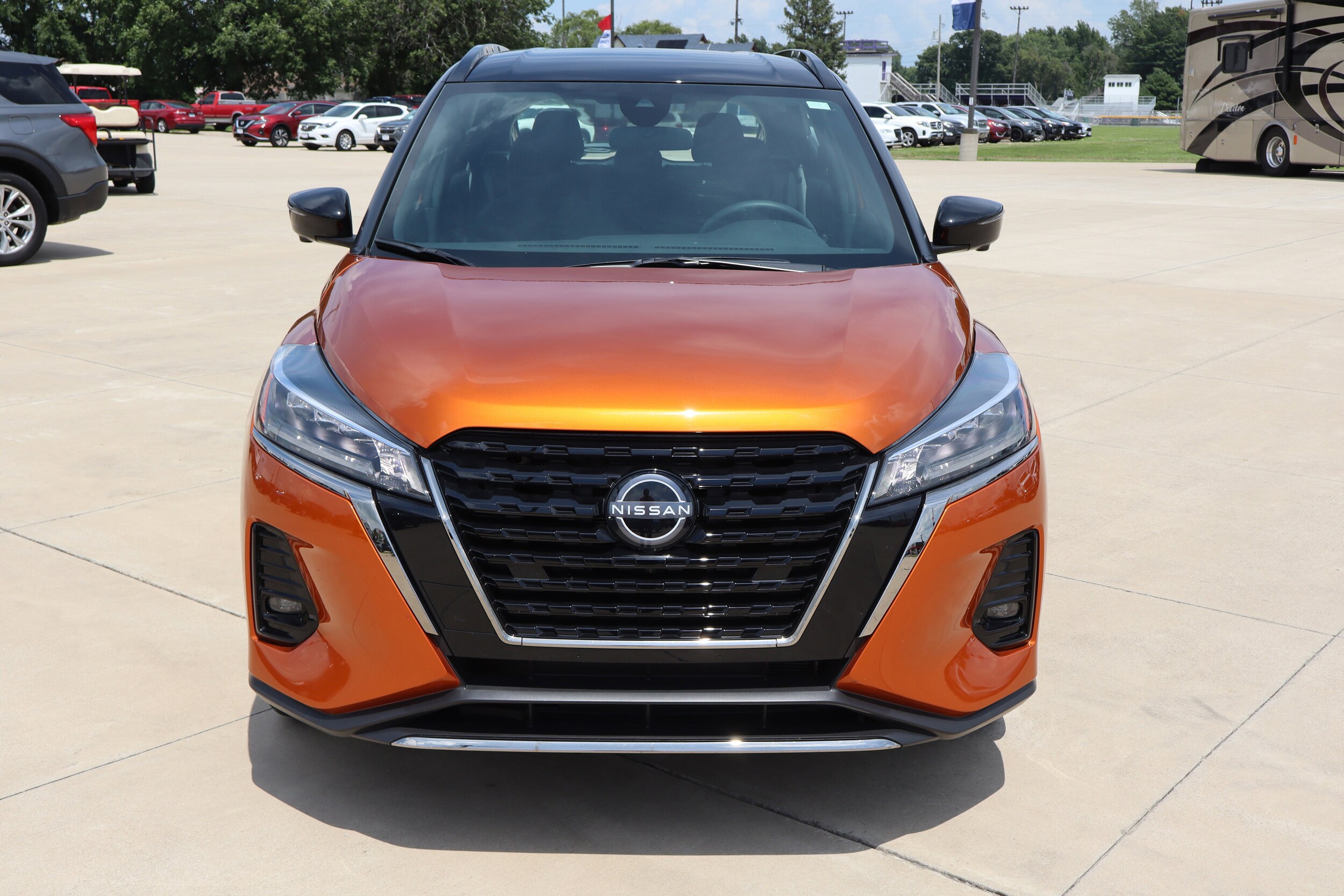 2024 Nissan Kicks SR photo 2
