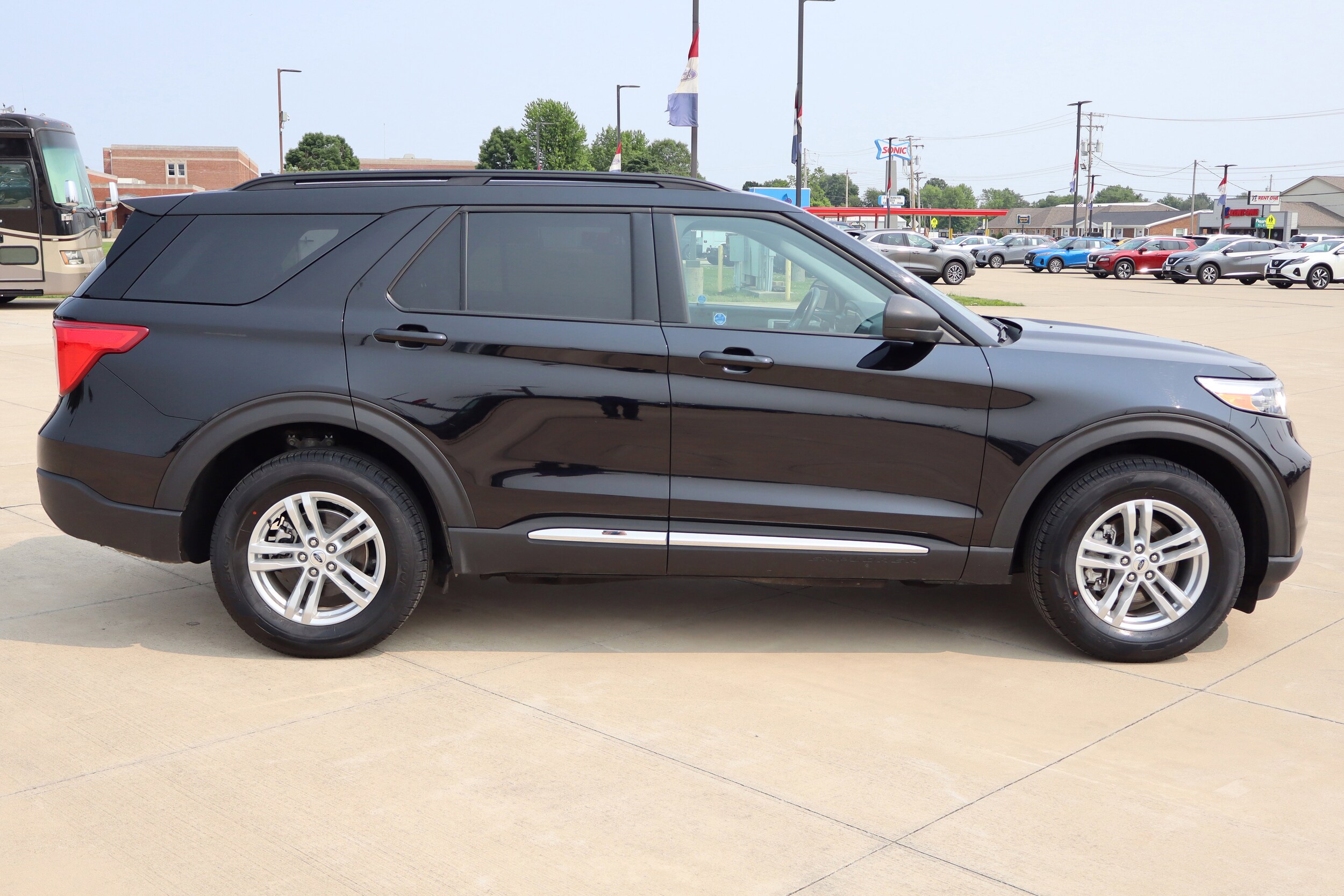 2023 Ford Explorer XLT photo 4