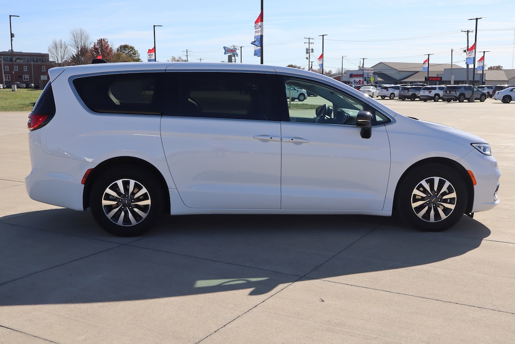 Used 2024 Chrysler Pacifica Plug-In Hybrid Hybrid Select Van Passenger Van