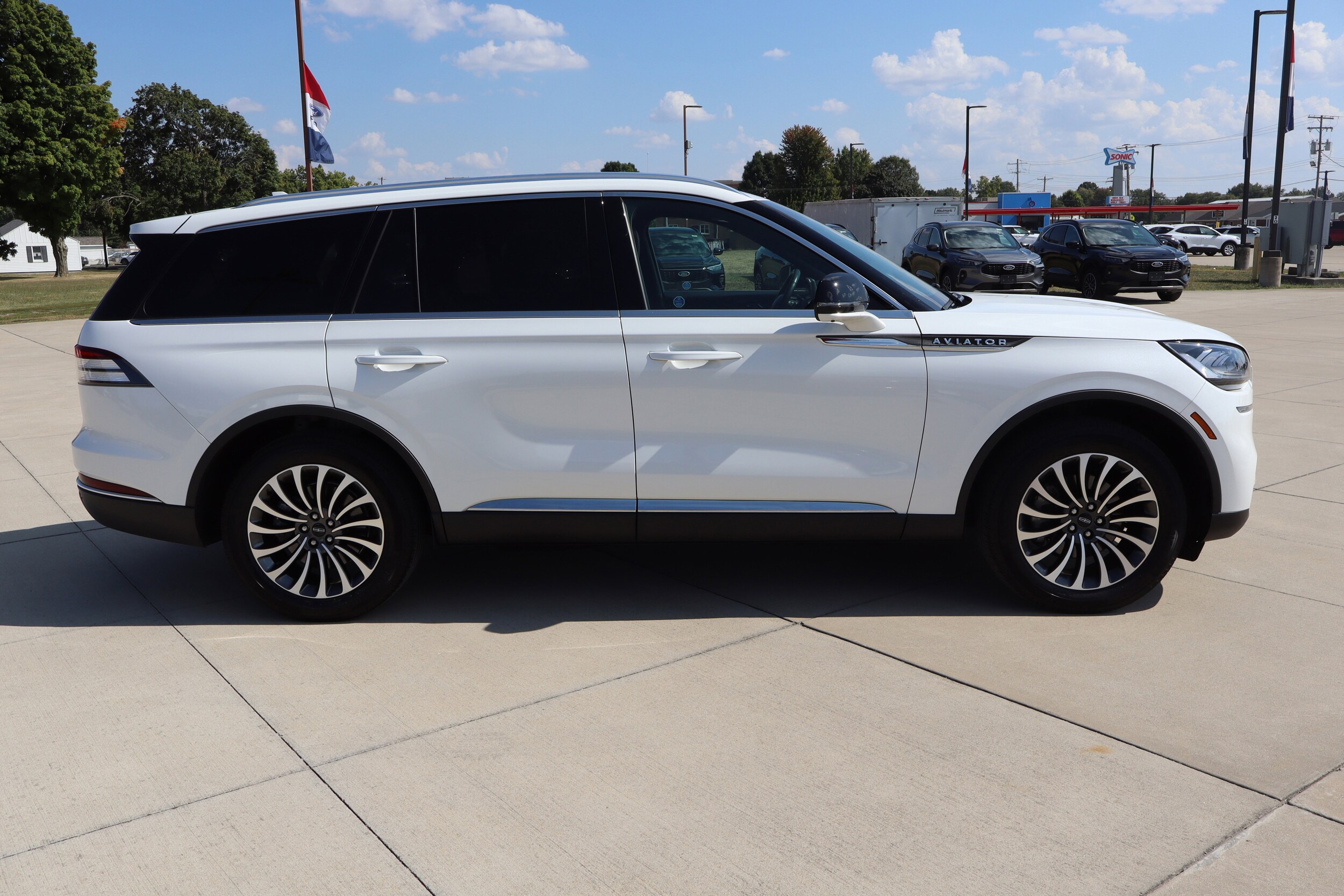 2024 Lincoln Aviator Reserve photo 3