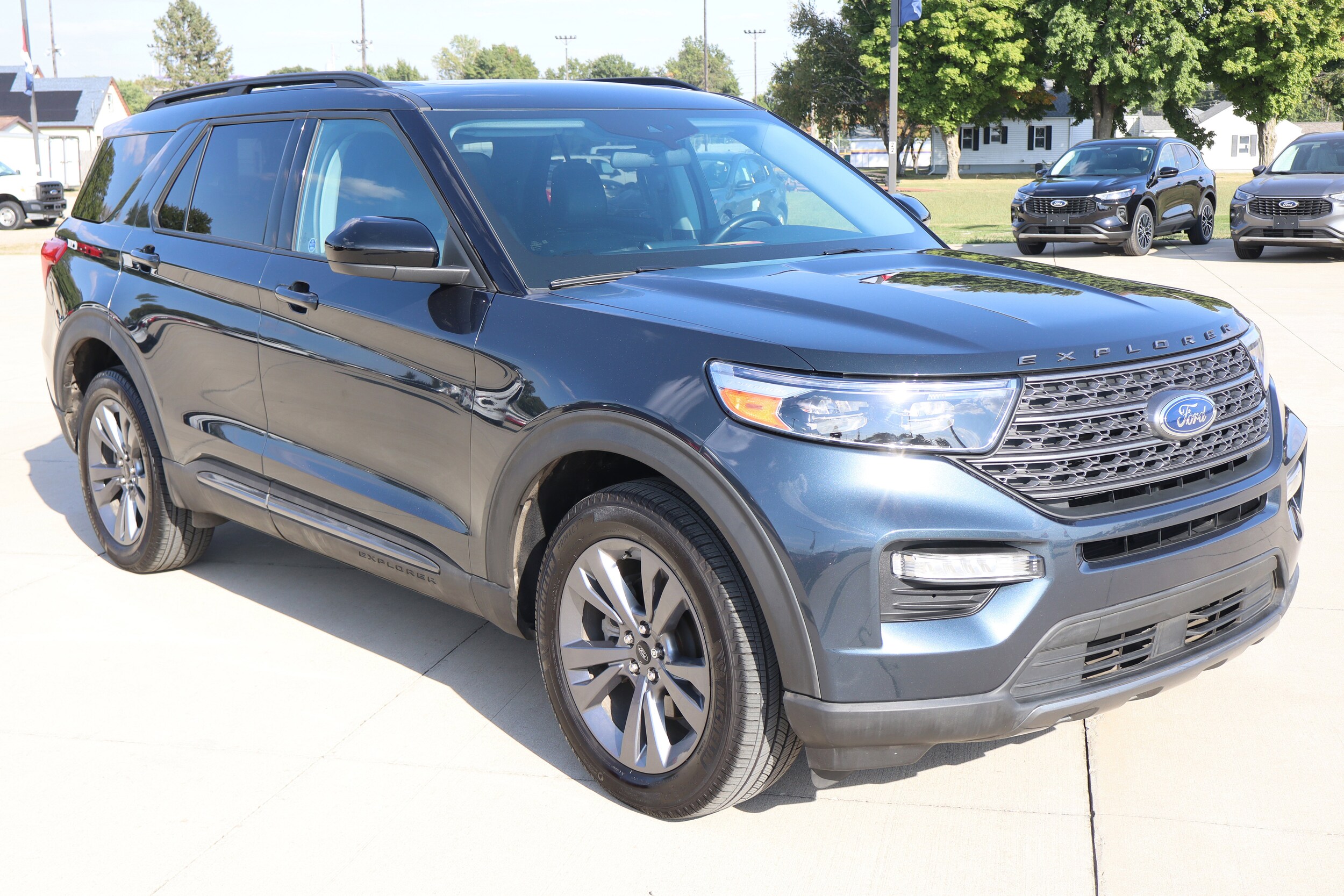 2023 Ford Explorer XLT photo 2