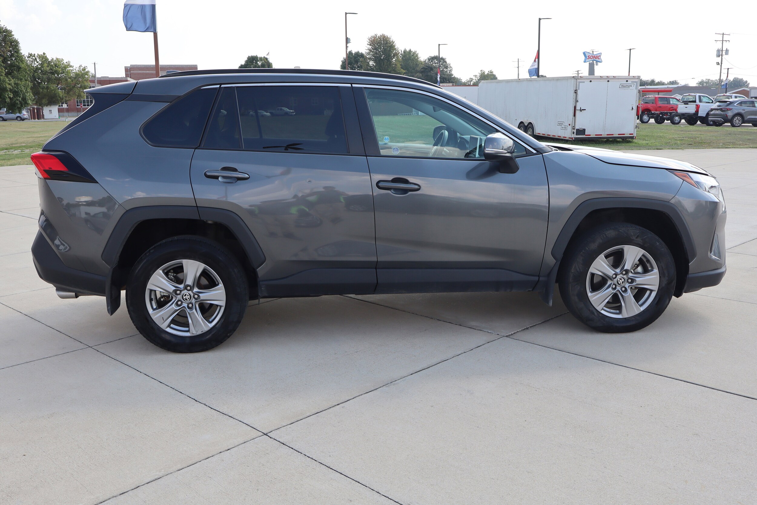 2024 Toyota RAV4 XLE photo 4