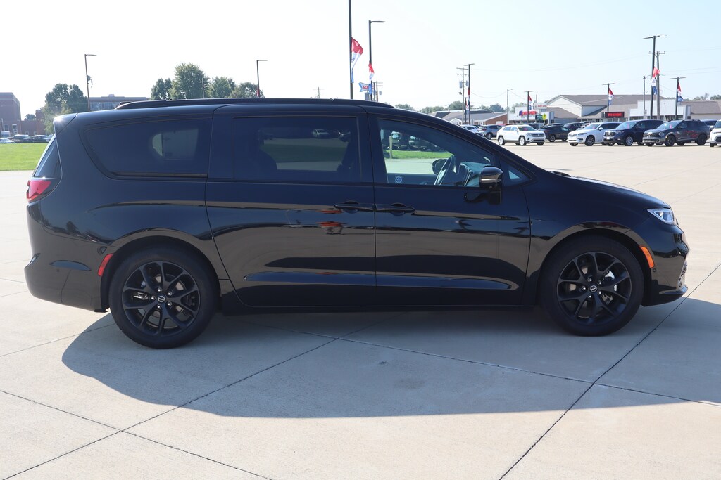 Used 2025 Chrysler Pacifica Limited Van Passenger Van
