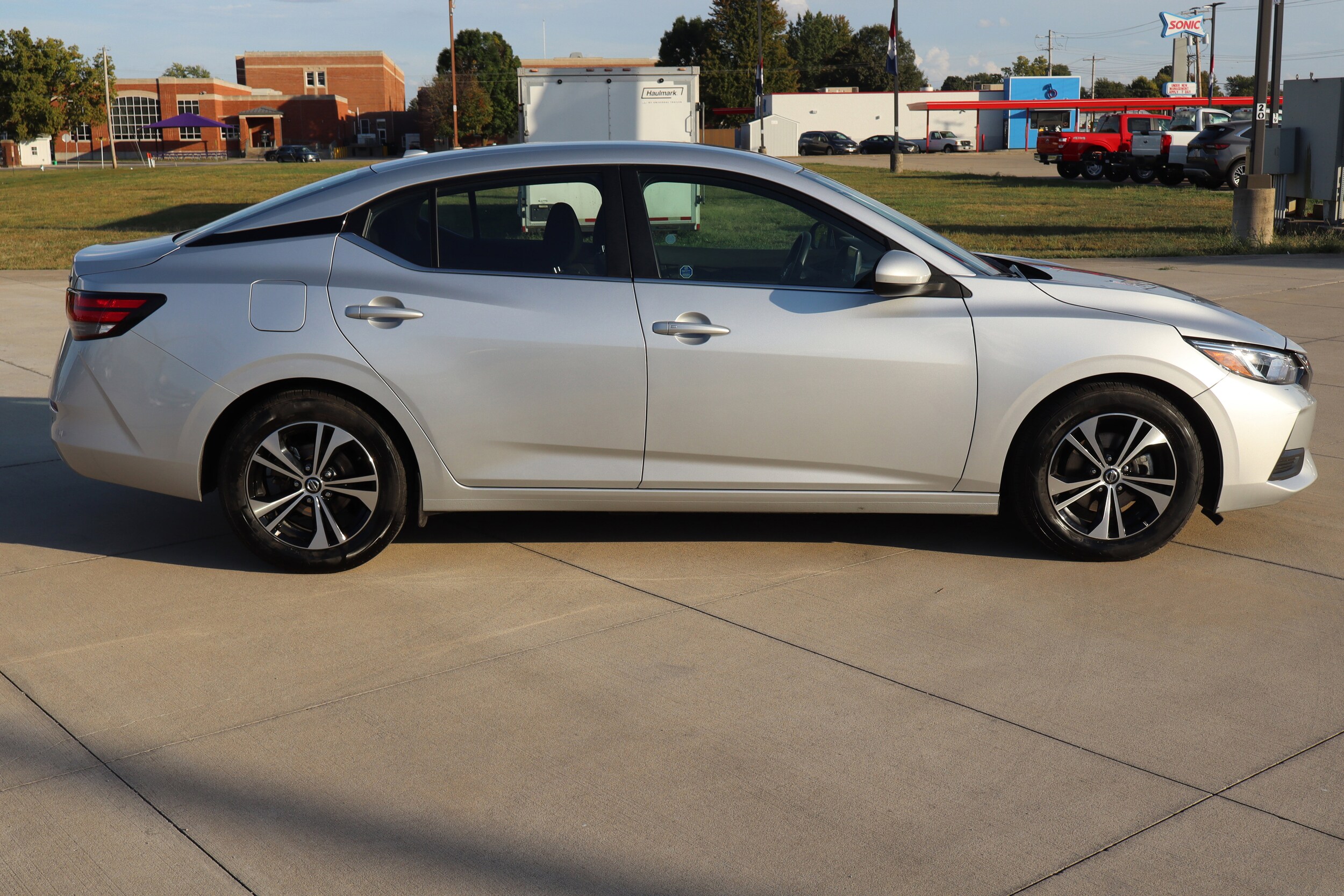 2023 Nissan Sentra SV photo 4