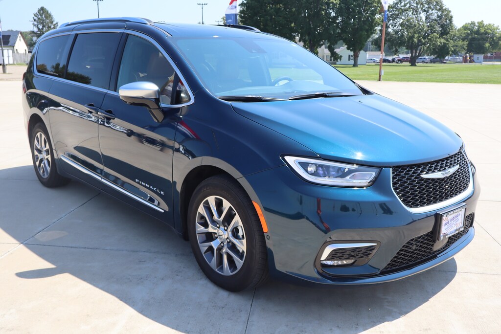 Used 2025 Chrysler Pacifica Plug-In Hybrid Hybrid Pinnacle Van Passenger Van
