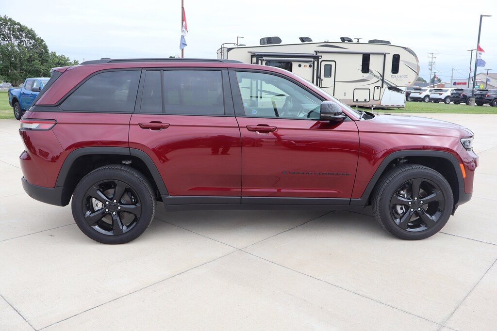 Used 2025 Jeep Grand Cherokee Altitude X SUV