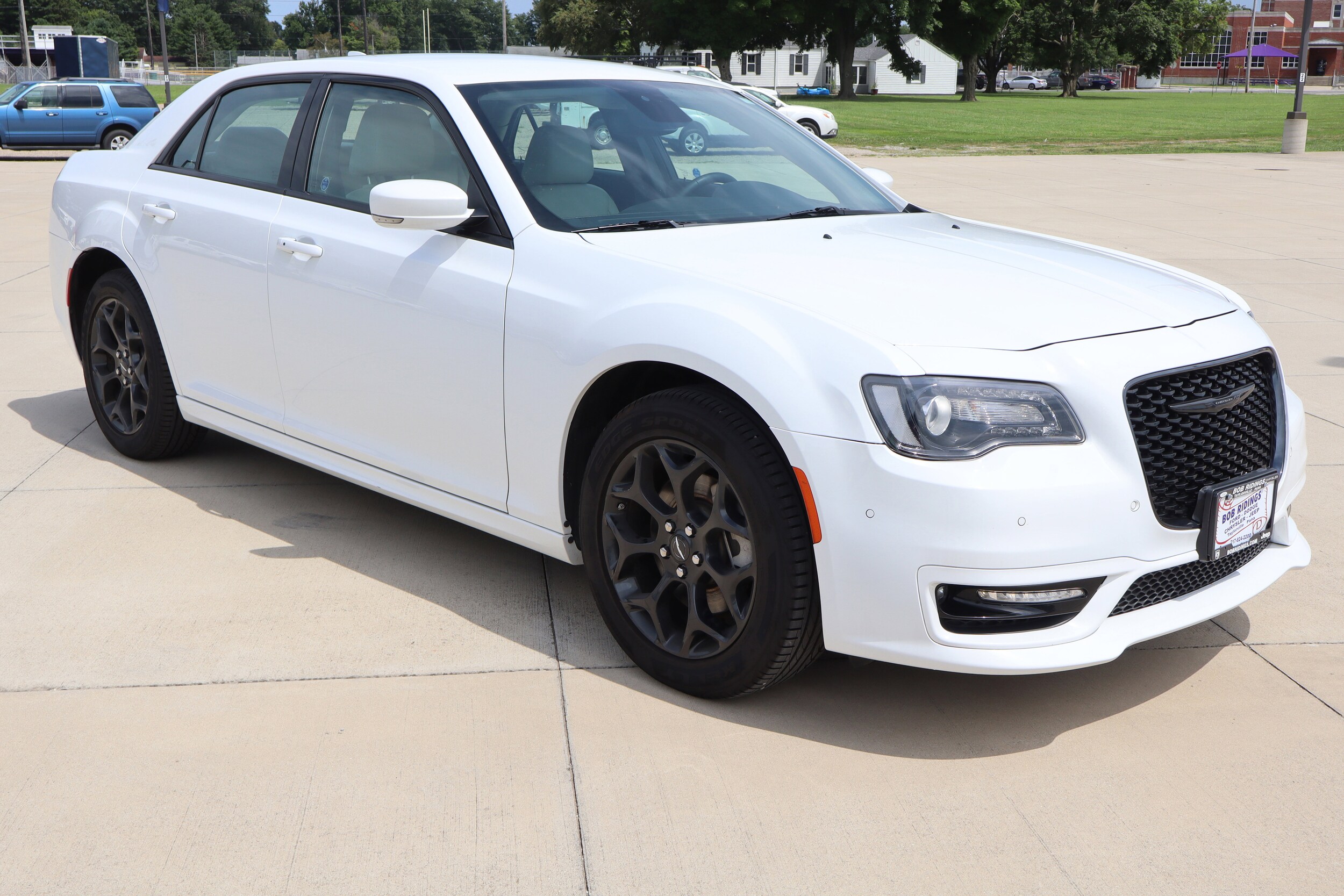 2023 Chrysler 300 Touring L photo 3