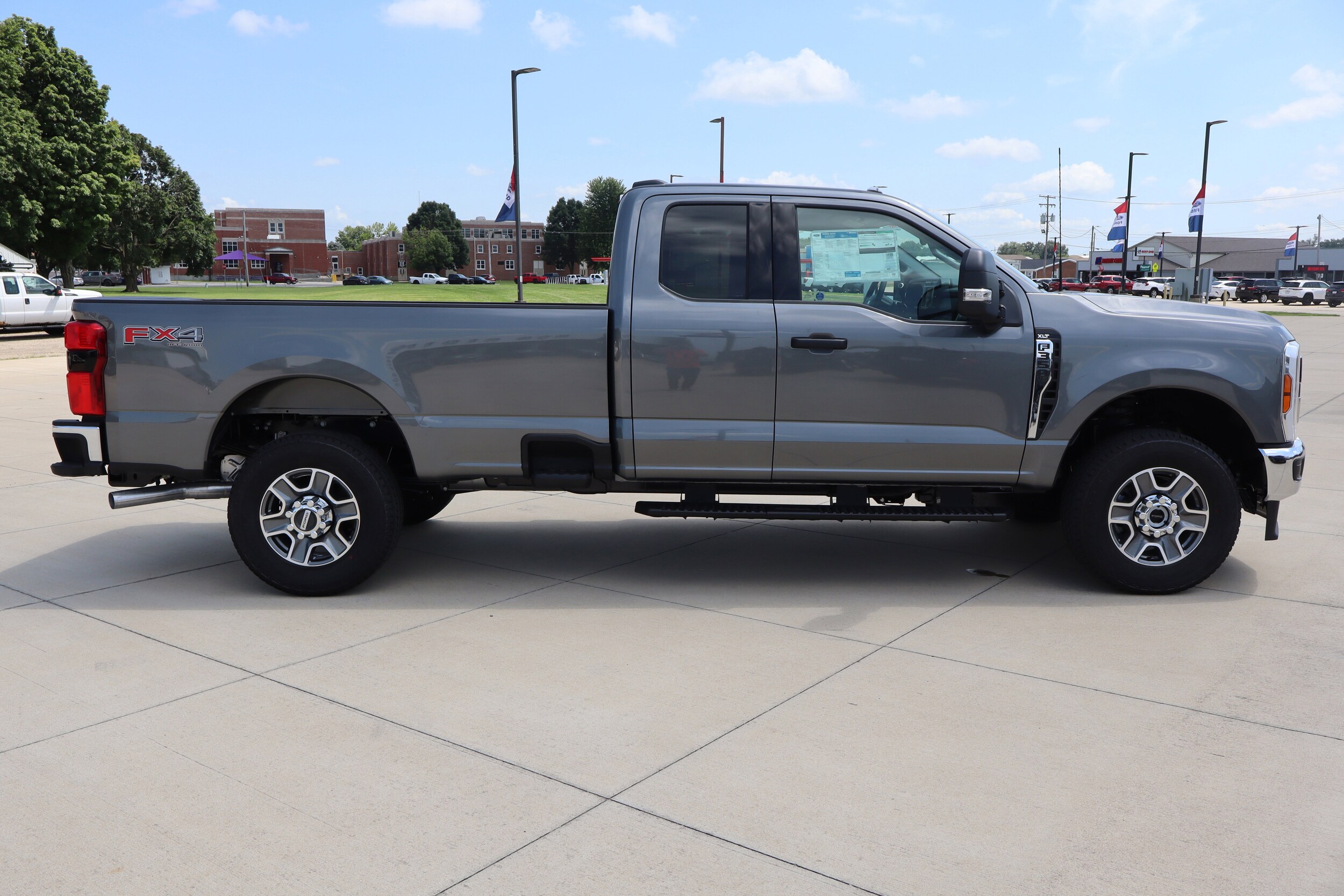 2025 Ford F-350 XLT photo 4