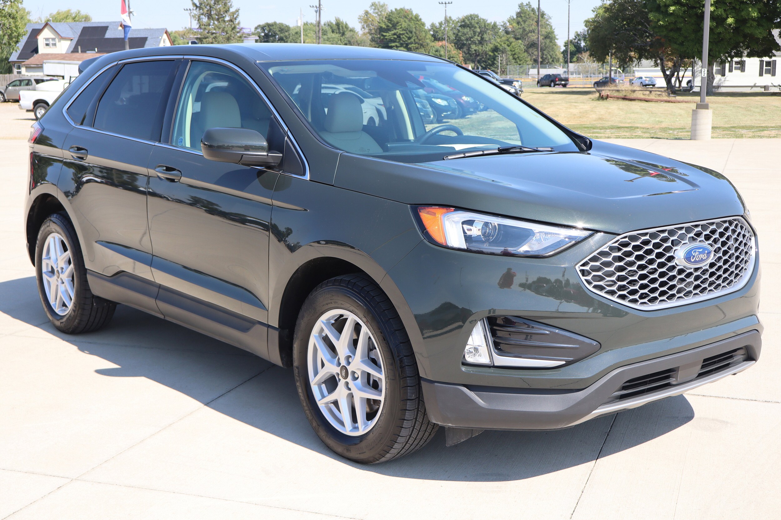 2024 Ford Edge SEL photo 3