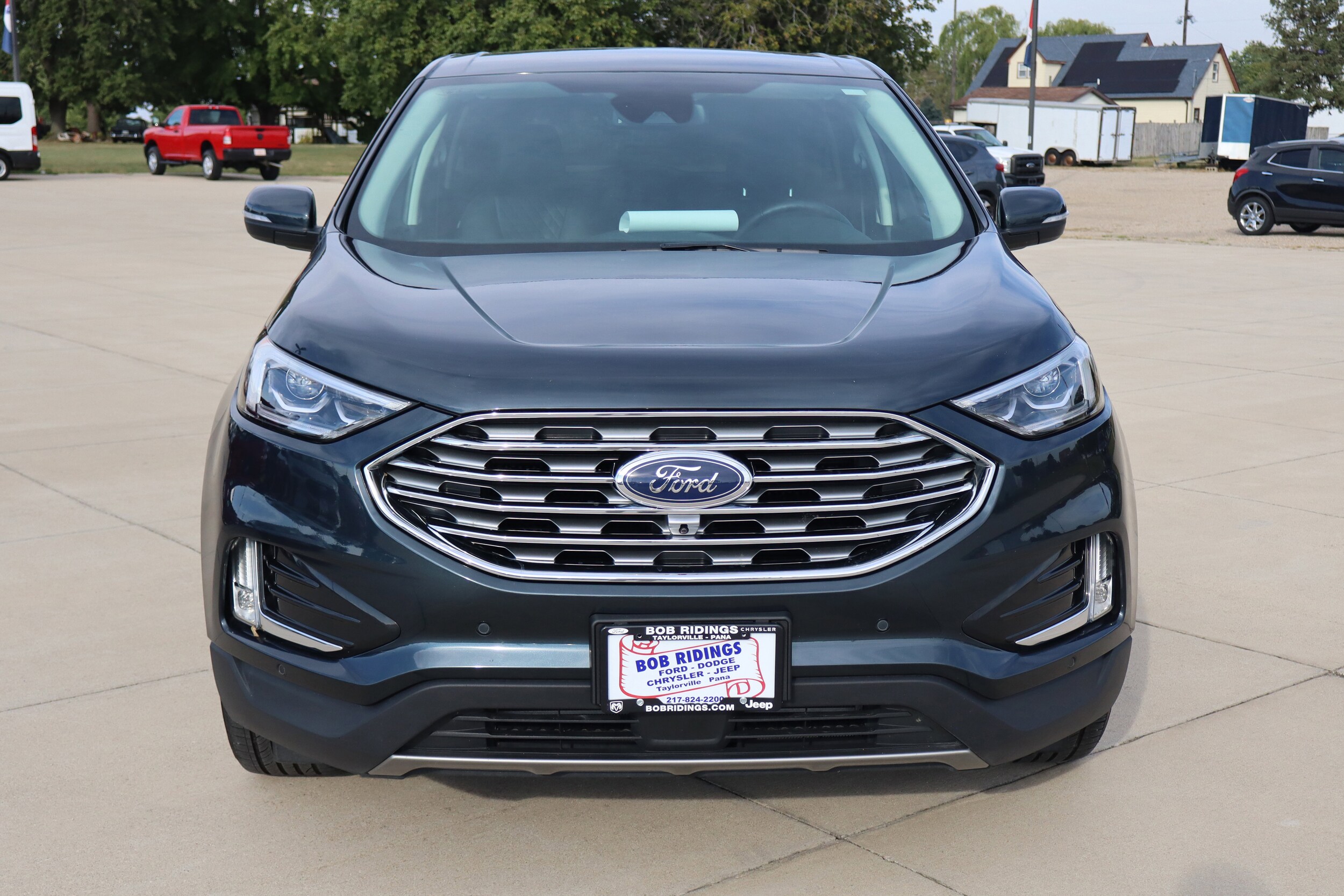 2024 Ford Edge Titanium photo 2