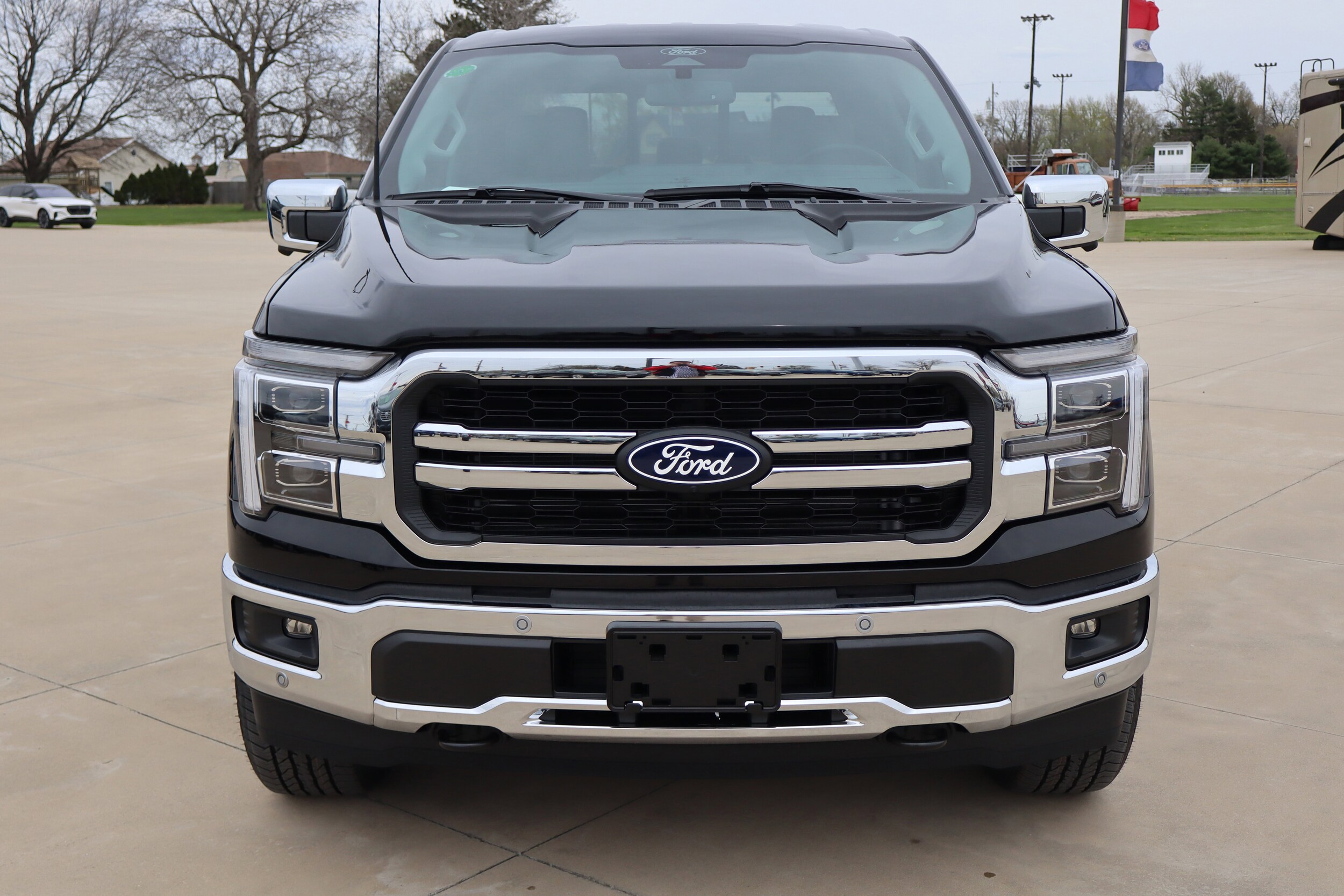 2025 Ford F-150 Lariat photo 2