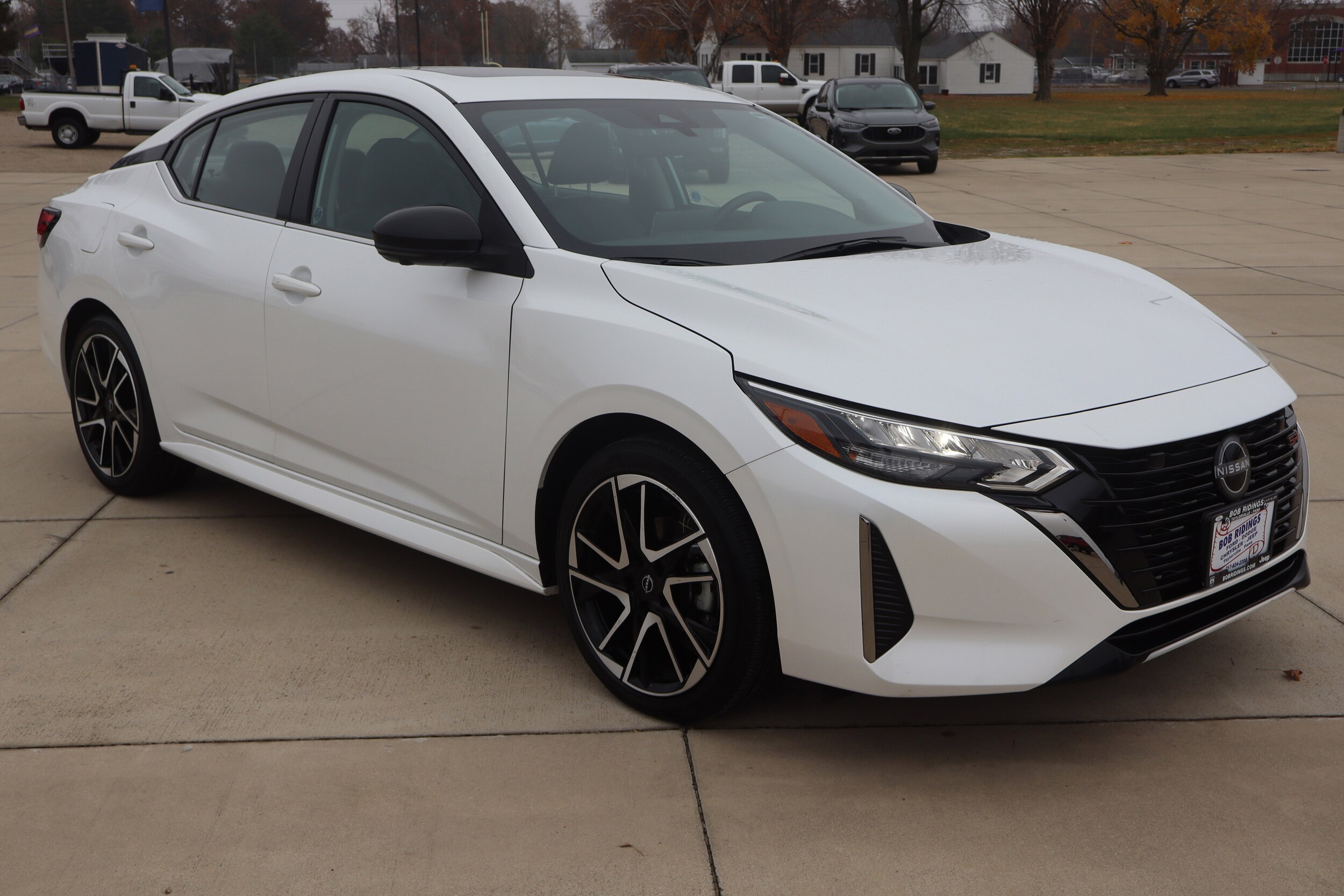 2024 Nissan Sentra SR photo 3