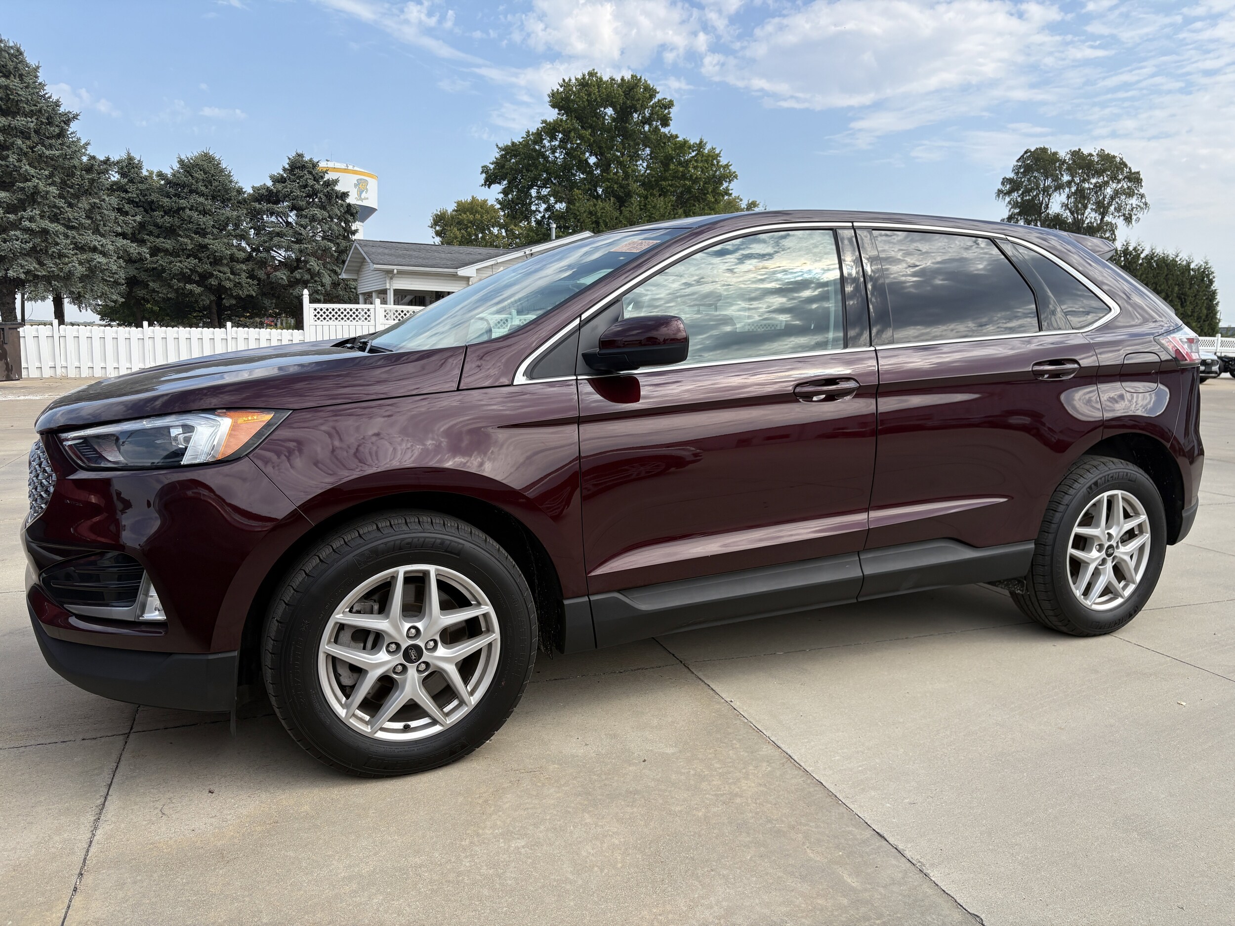2023 Ford Edge SEL photo 2